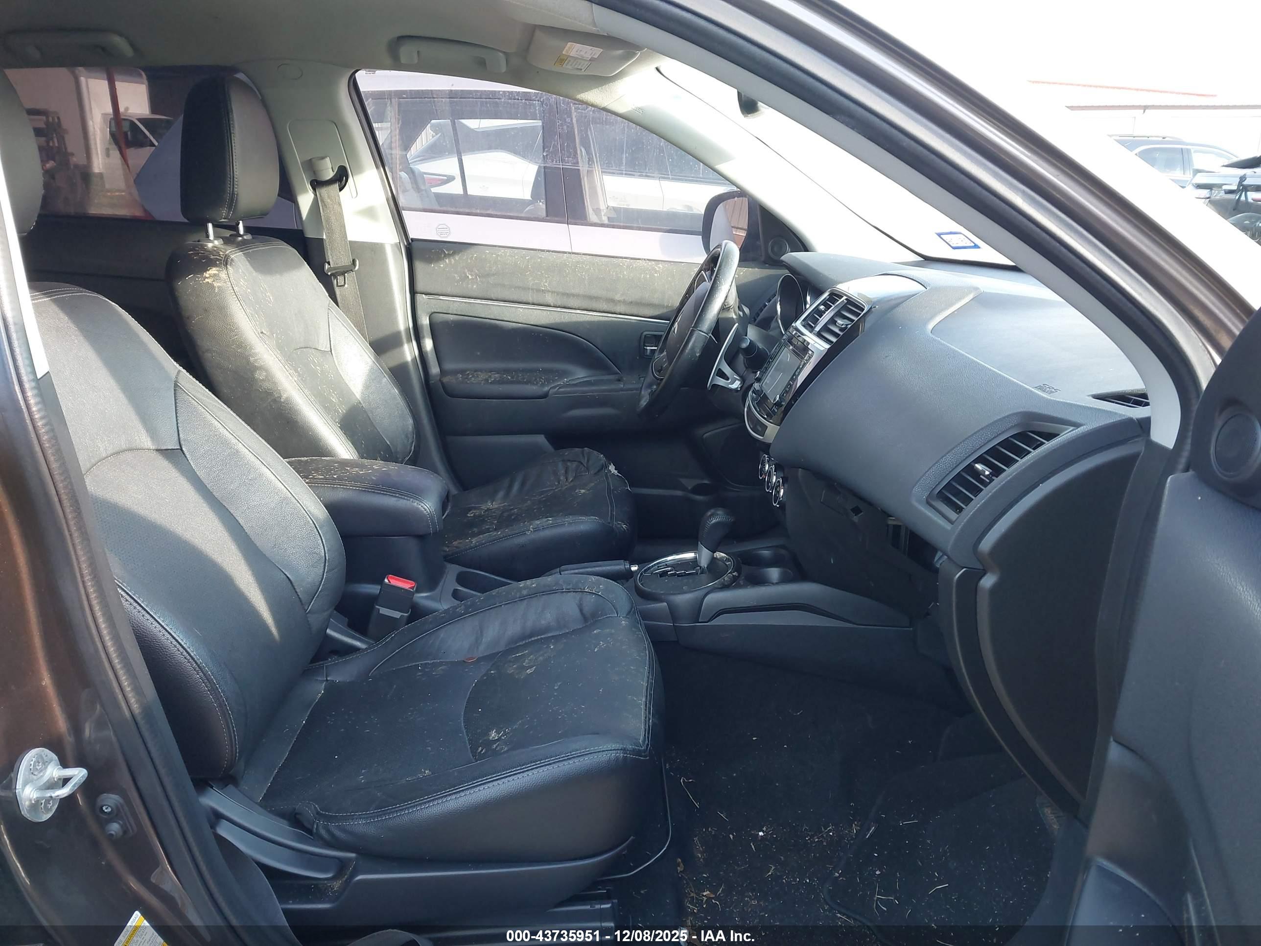 MITSUBISHI OUTLANDER image 5