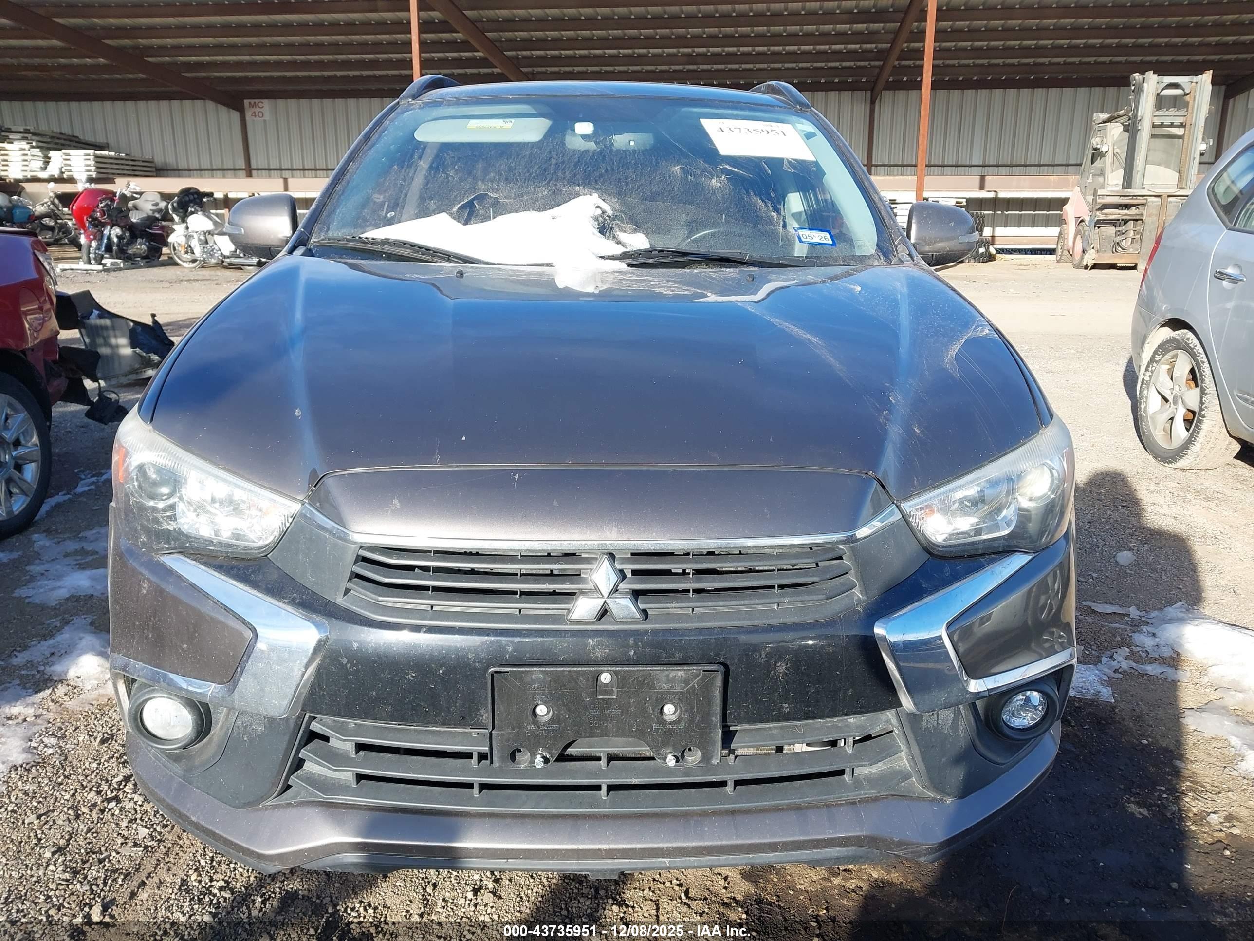 MITSUBISHI OUTLANDER image 6