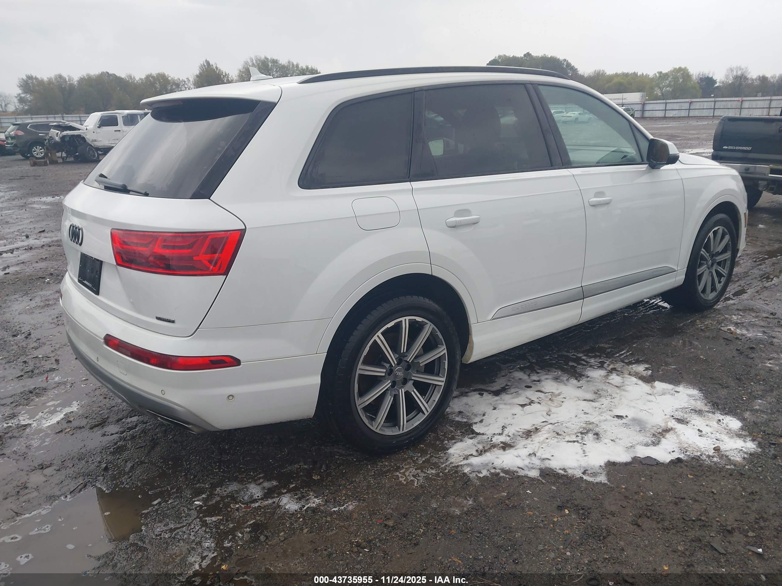 AUDI Q7 image 4