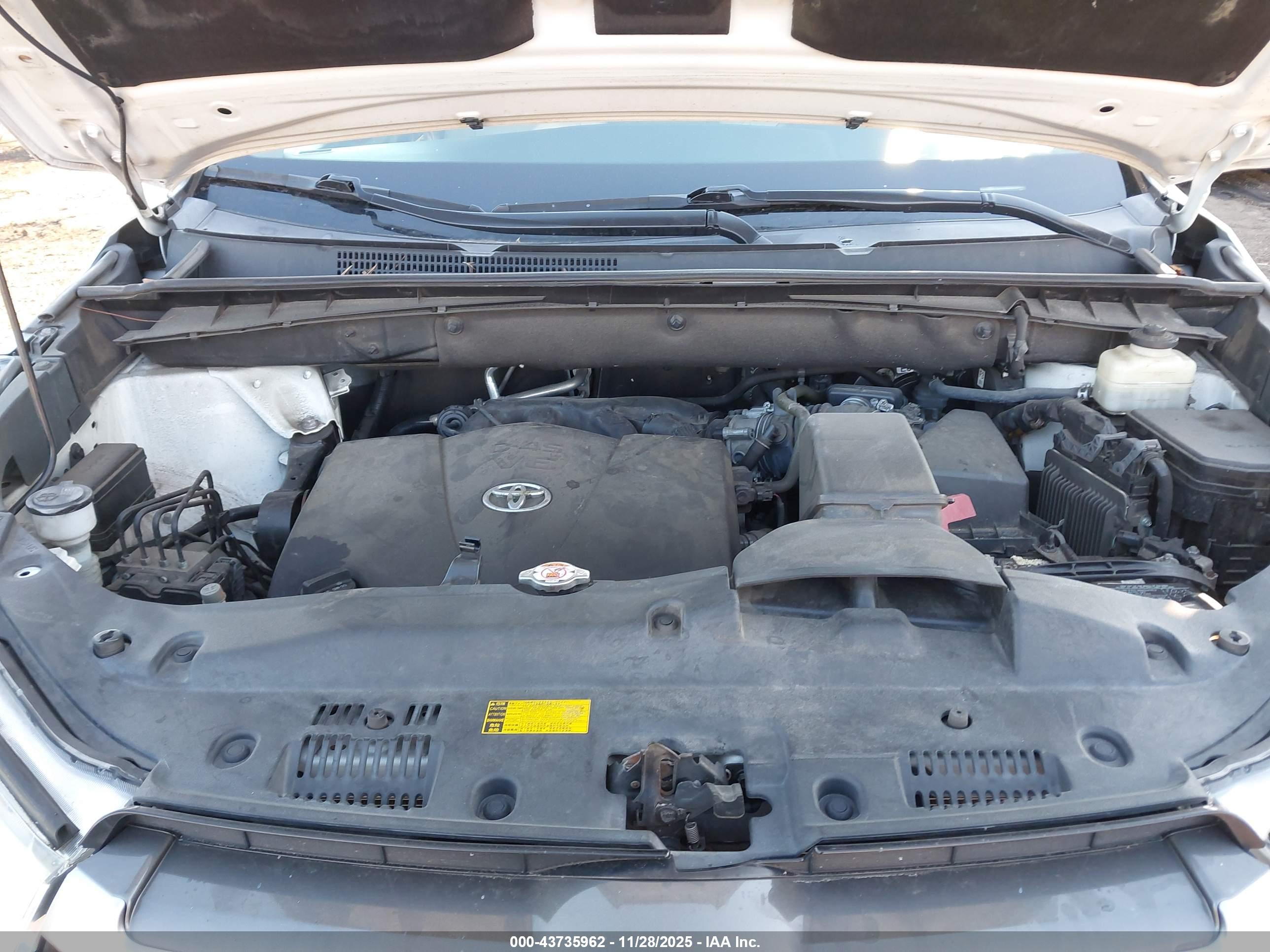 TOYOTA HIGHLANDER image 10