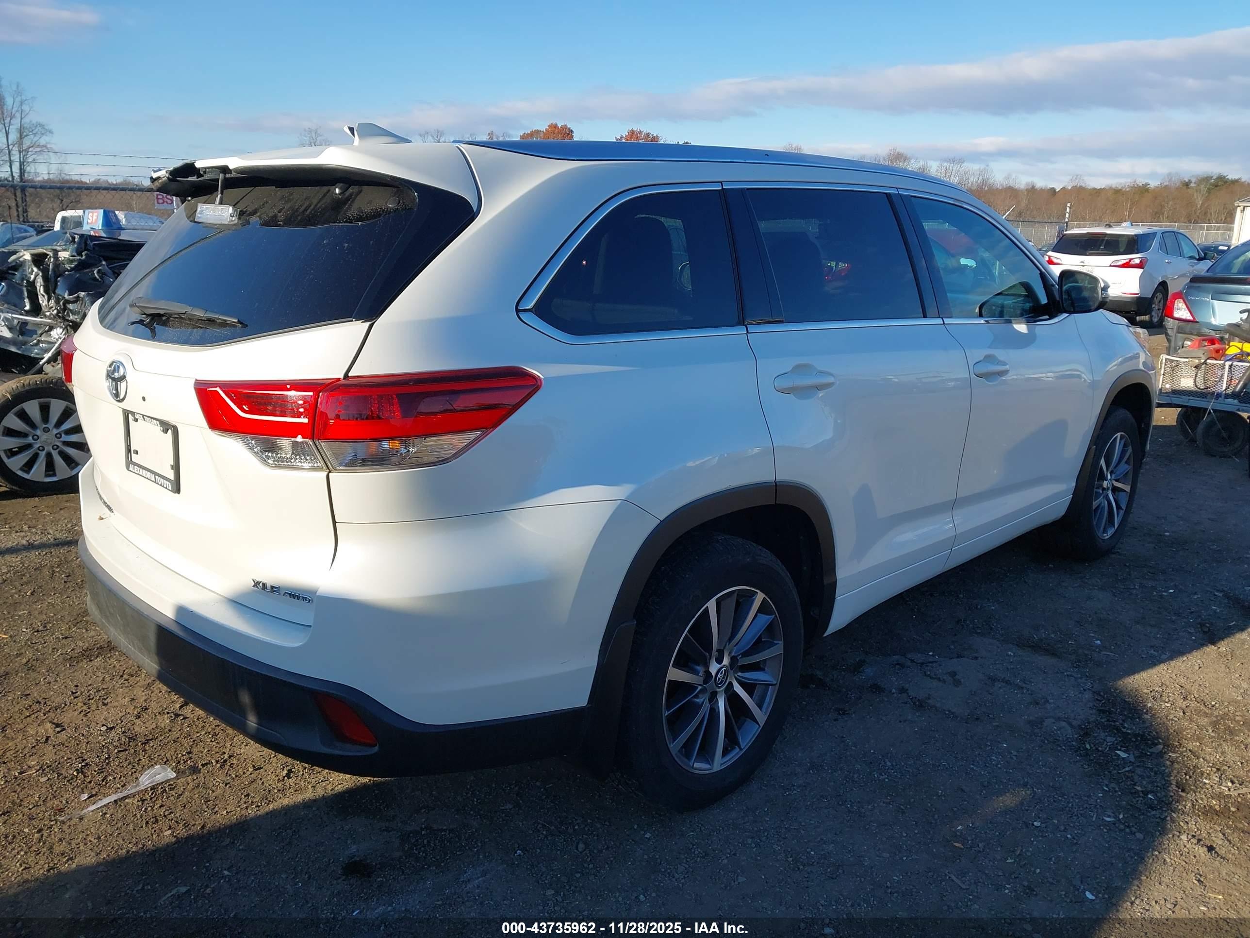 TOYOTA HIGHLANDER image 4