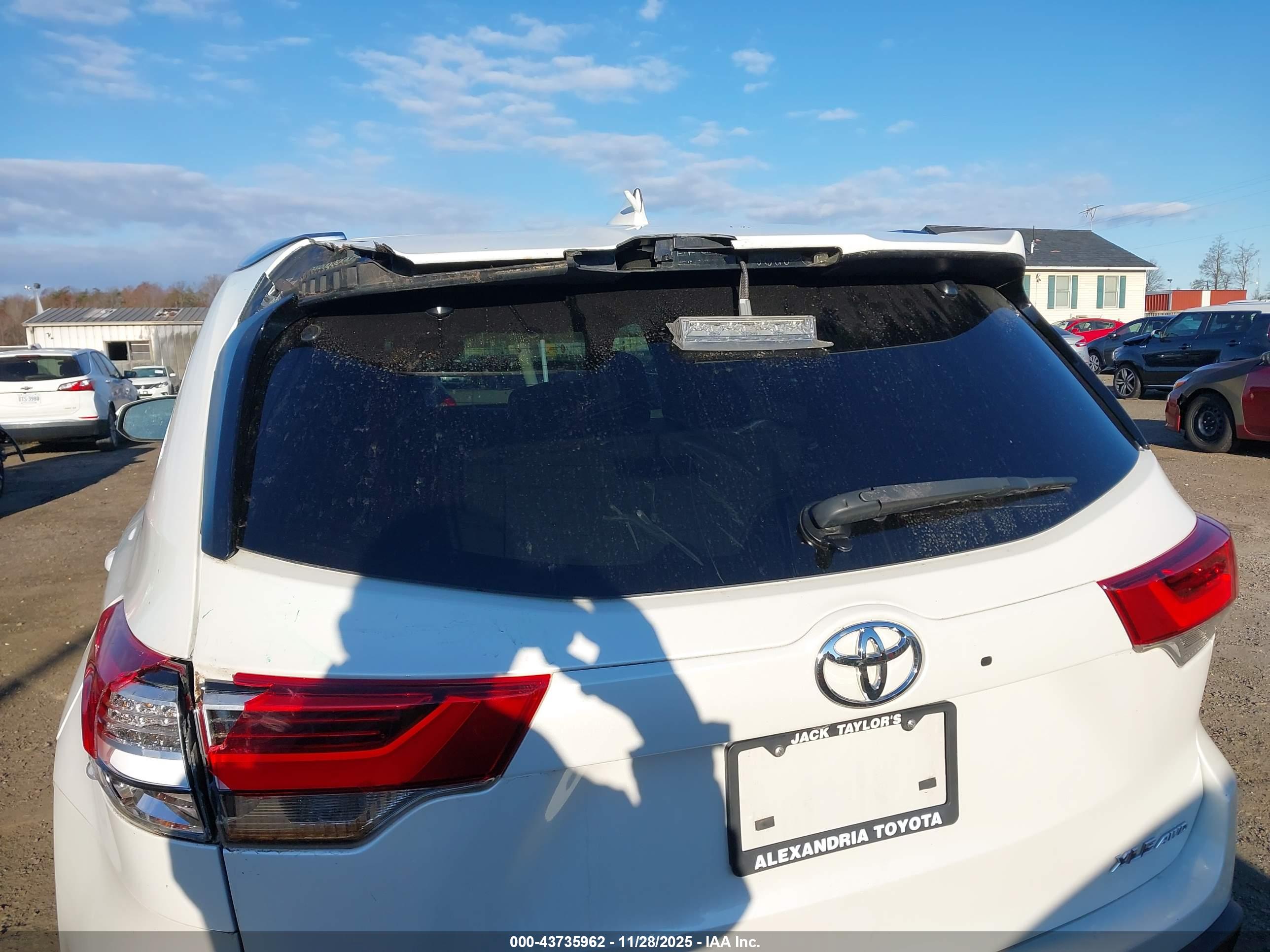 TOYOTA HIGHLANDER image 6