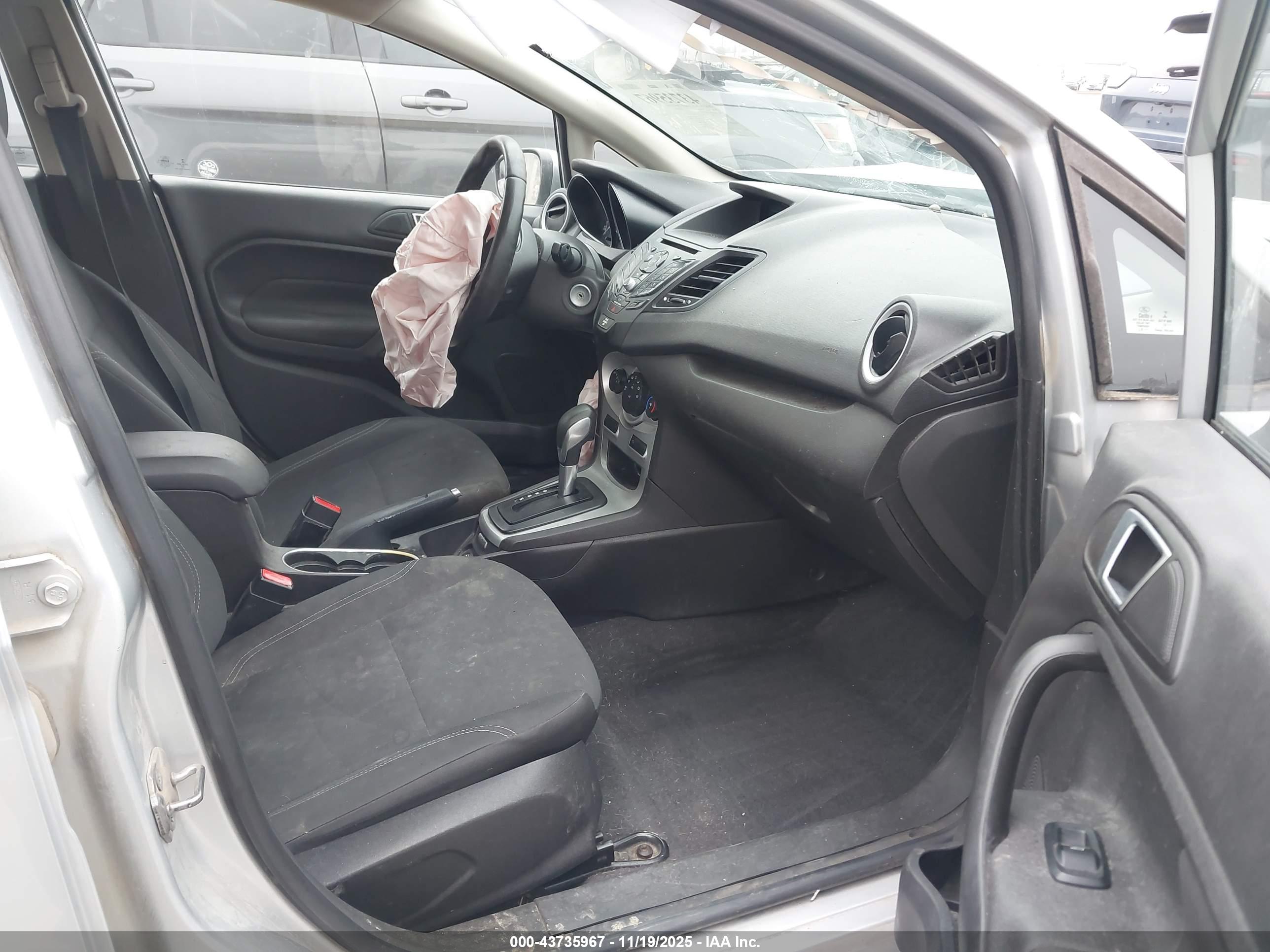 FORD FIESTA image 5