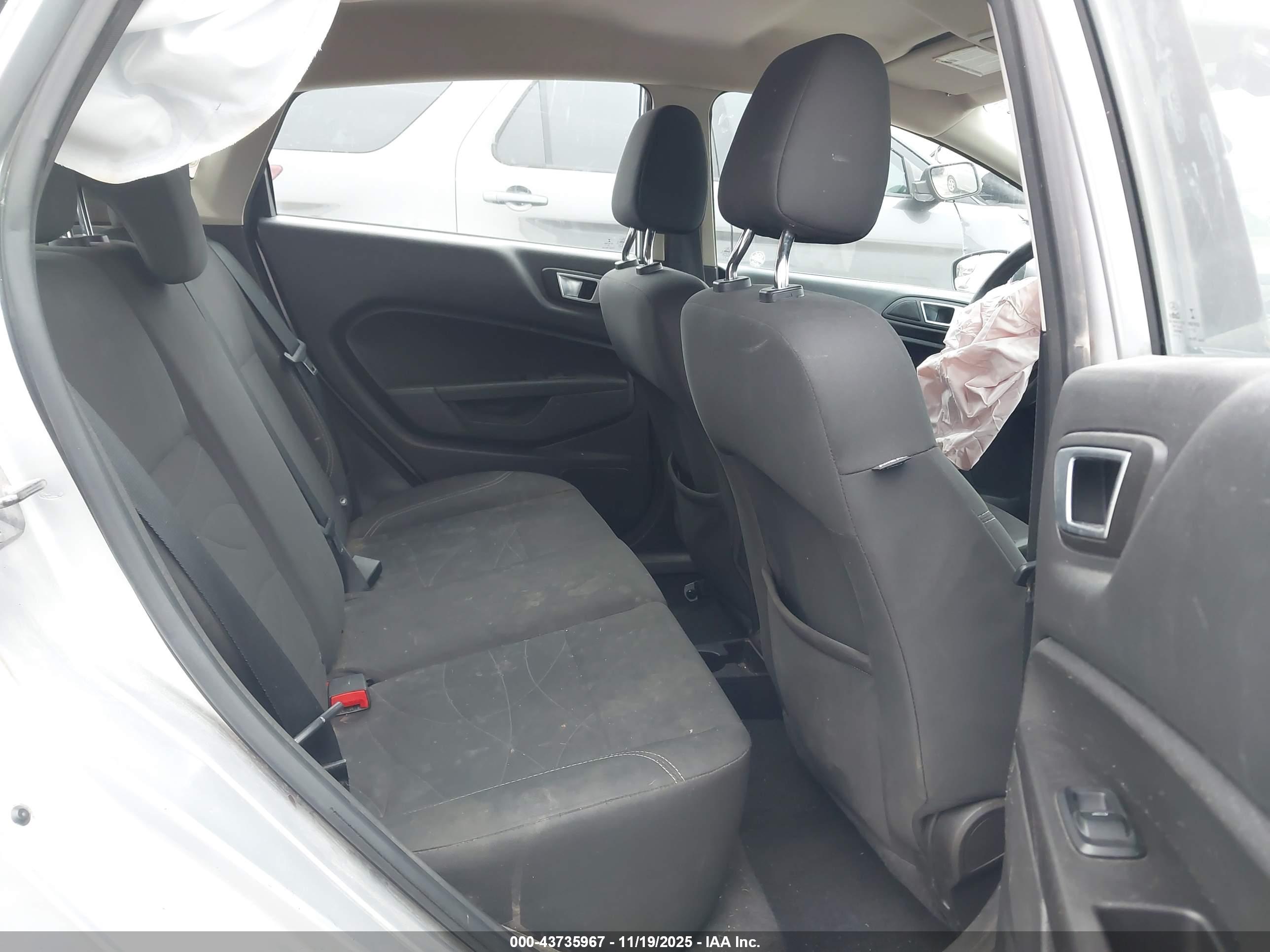 FORD FIESTA image 8