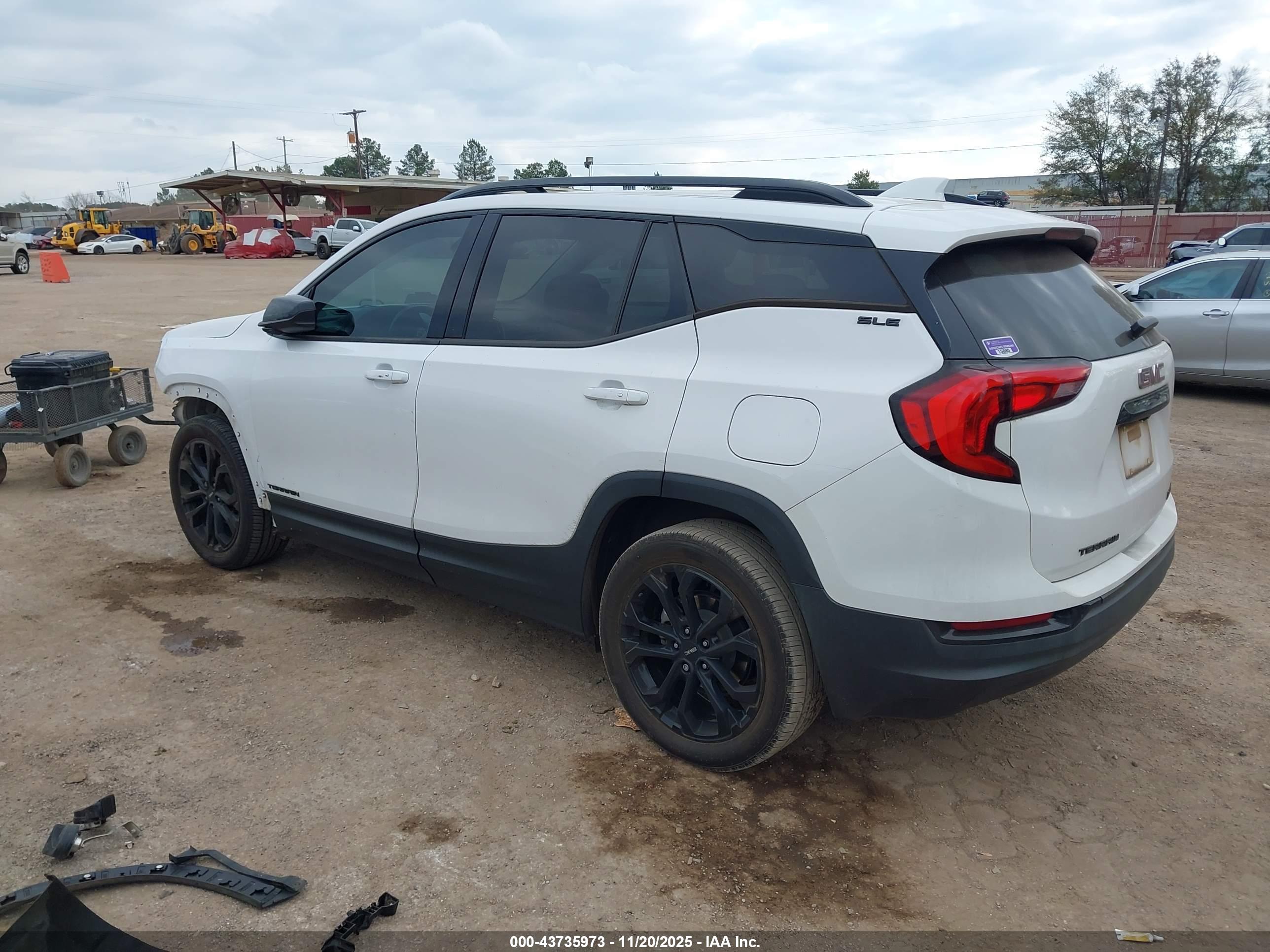 GMC TERRAIN image 3