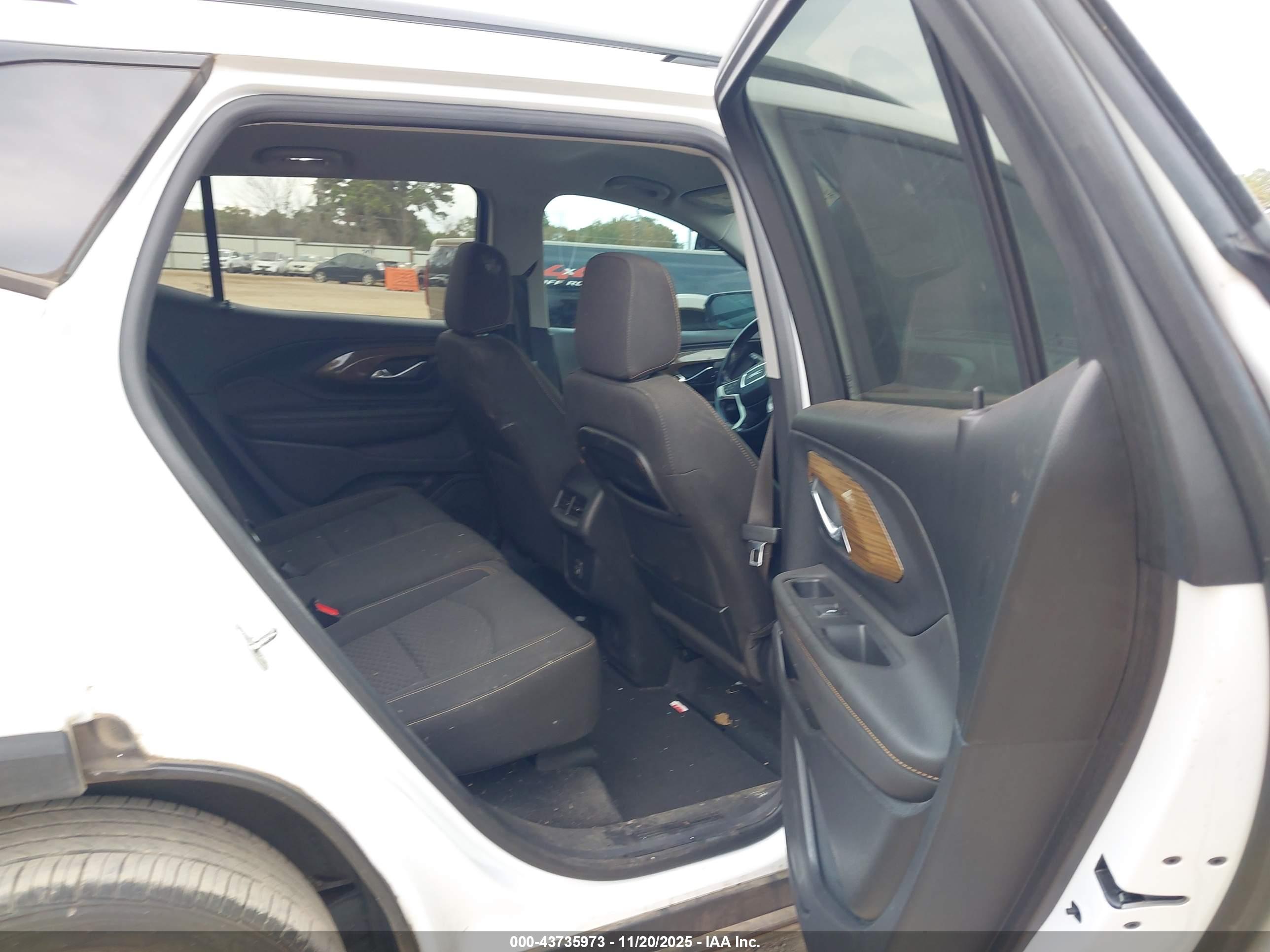 GMC TERRAIN image 8