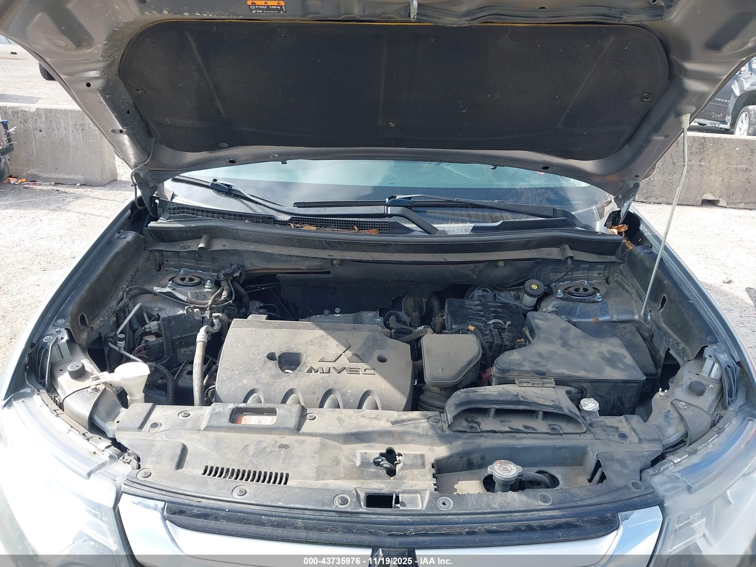 MITSUBISHI OUTLANDER image 10