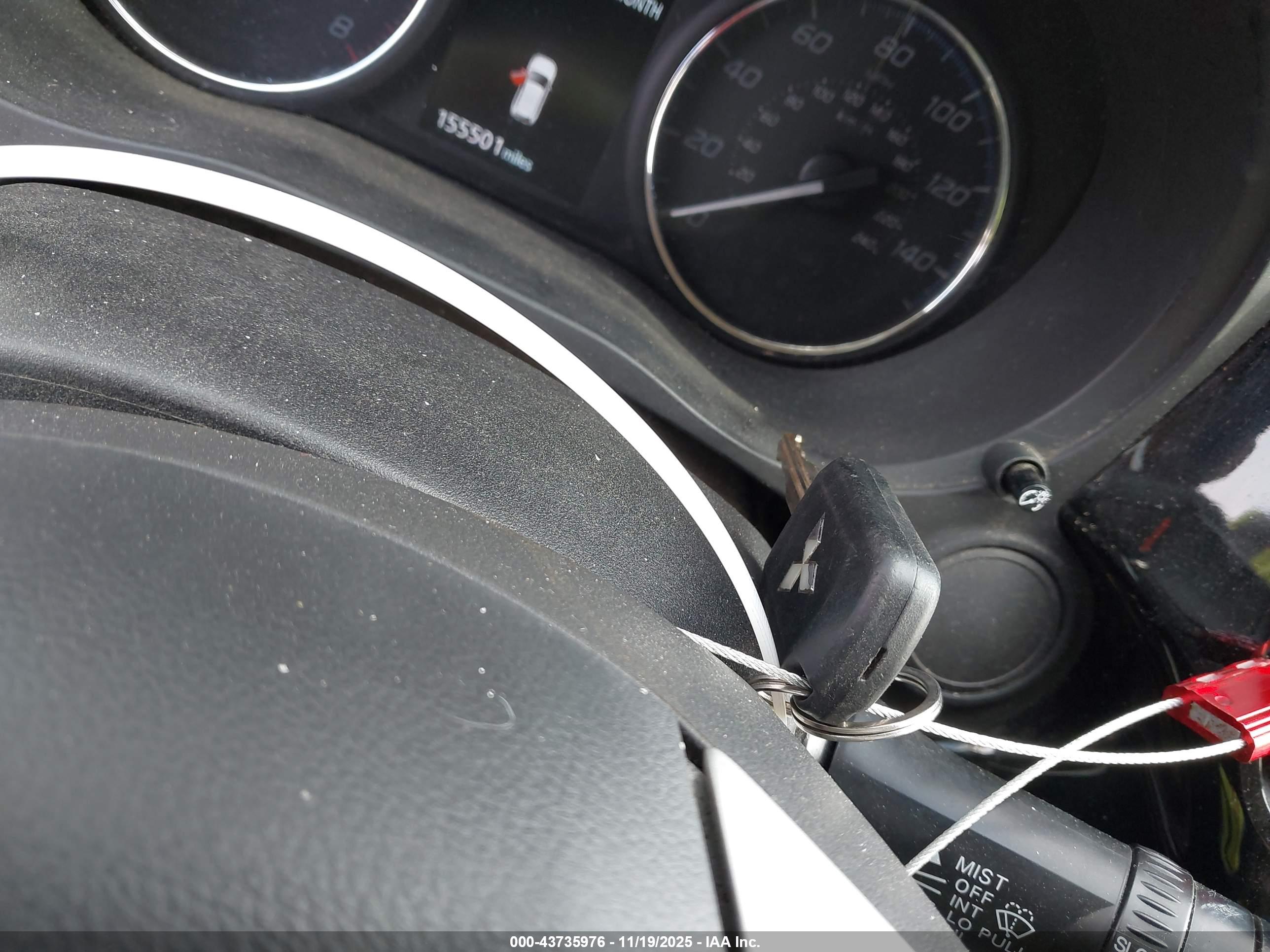 MITSUBISHI OUTLANDER image 11