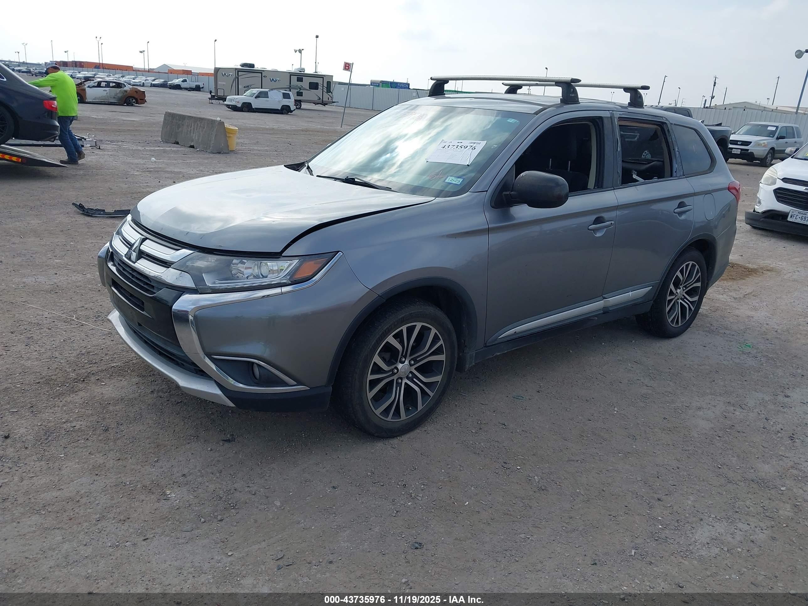 MITSUBISHI OUTLANDER image 2
