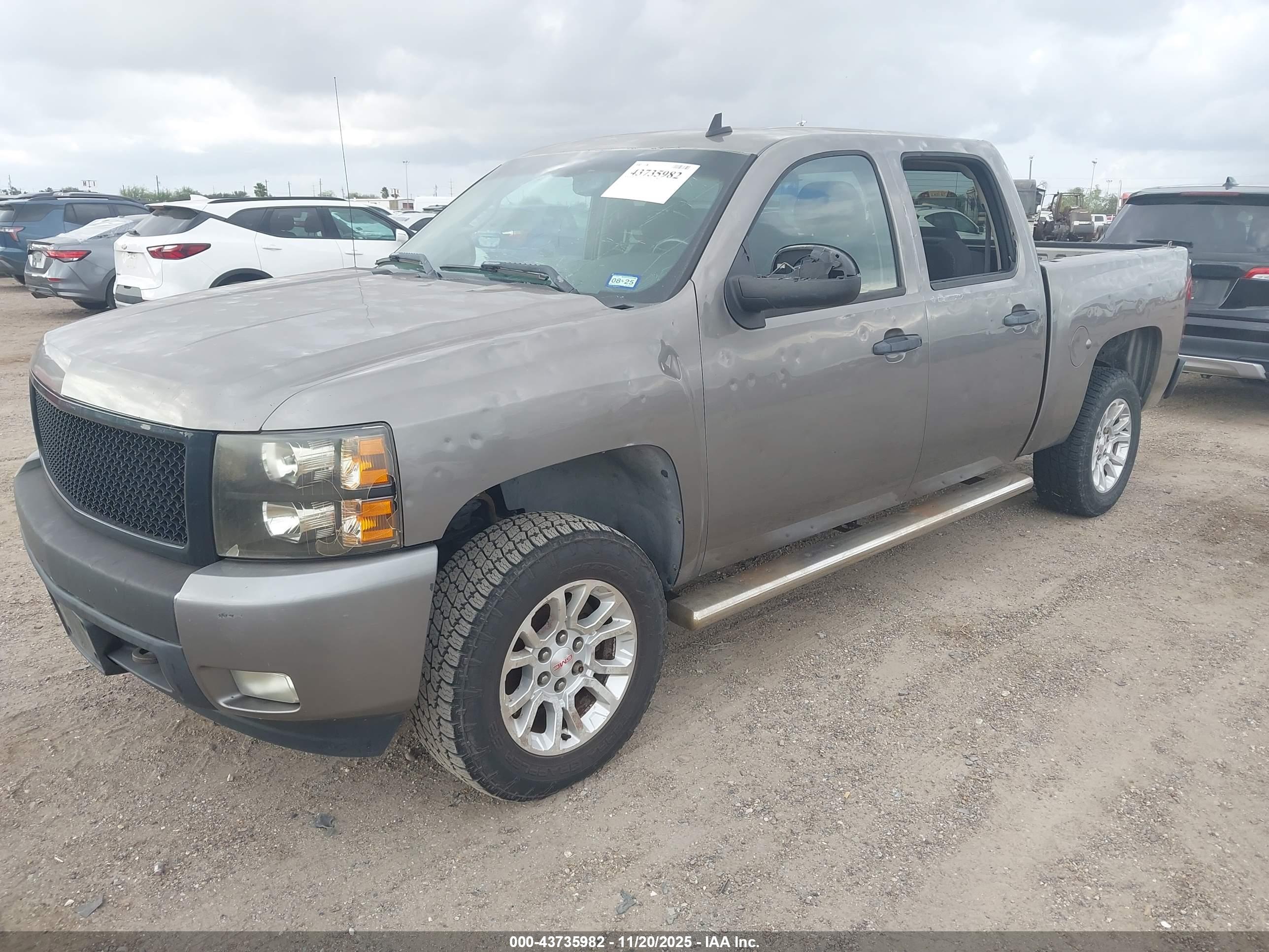 CHEVROLET SILVERADO image 2