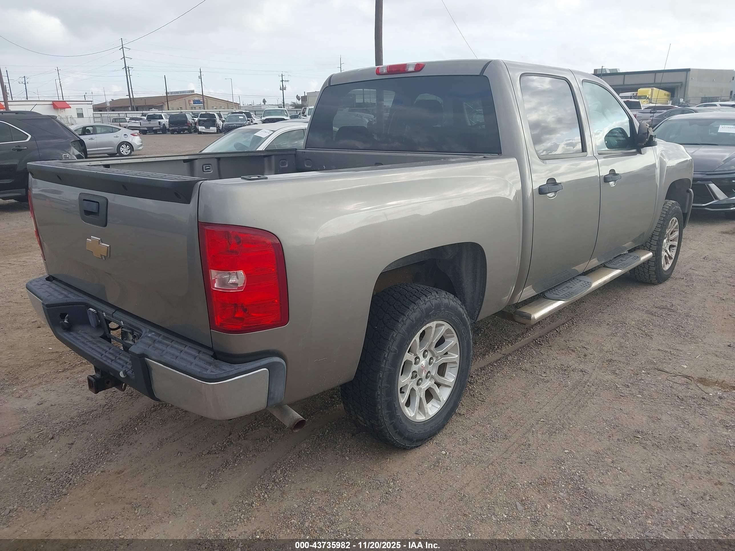 CHEVROLET SILVERADO image 4