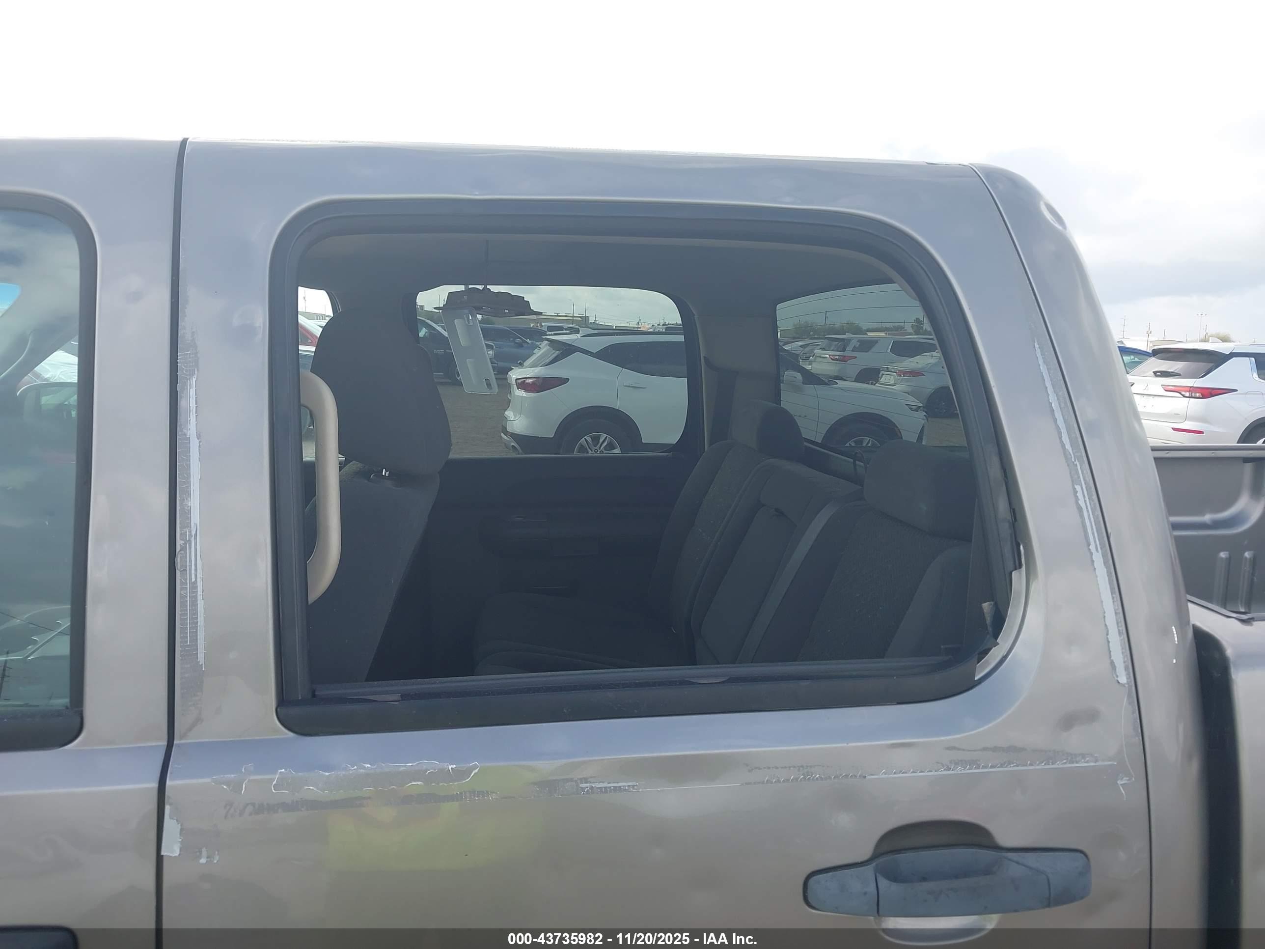 CHEVROLET SILVERADO image 6