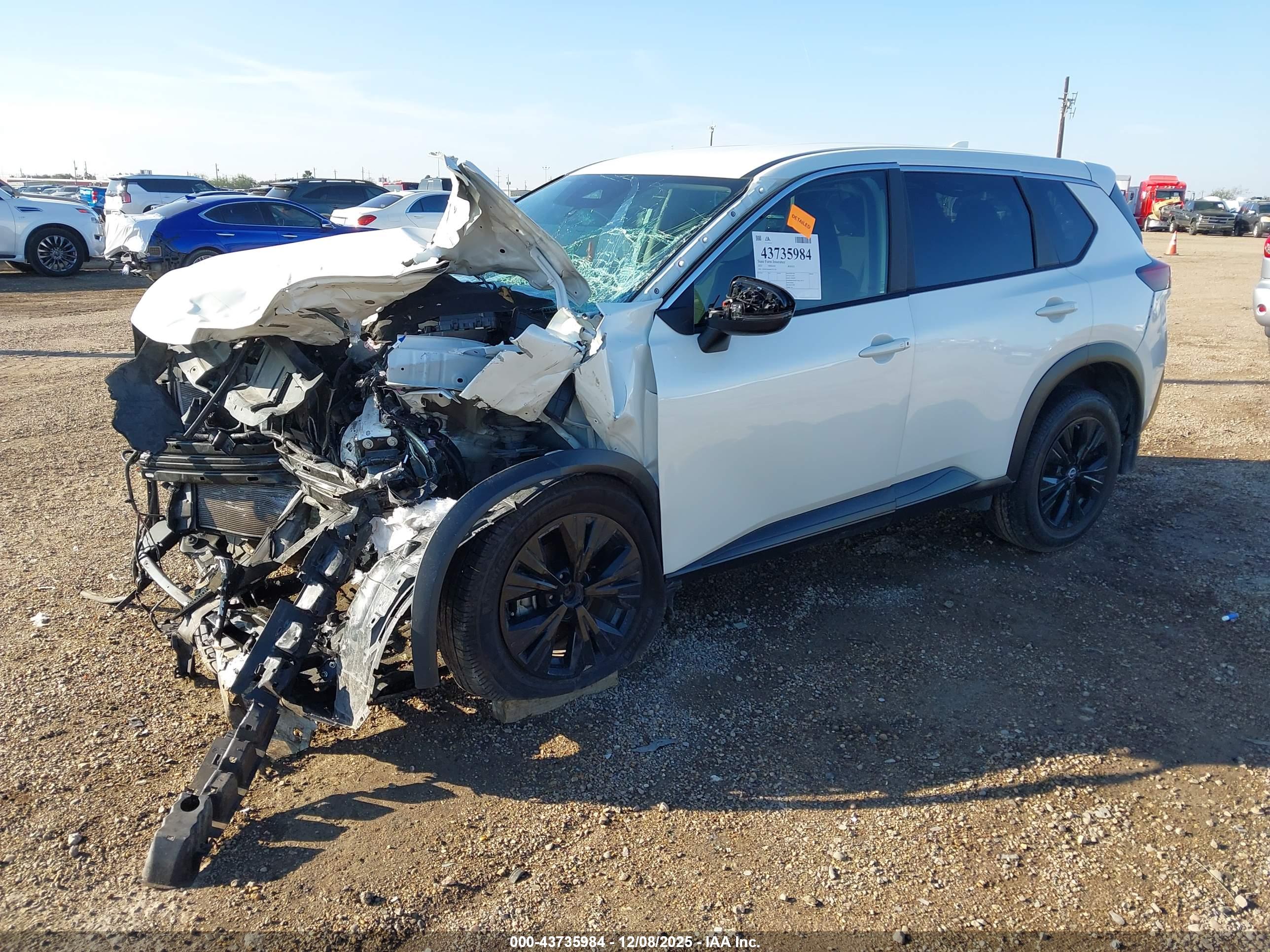 NISSAN ROGUE image 2