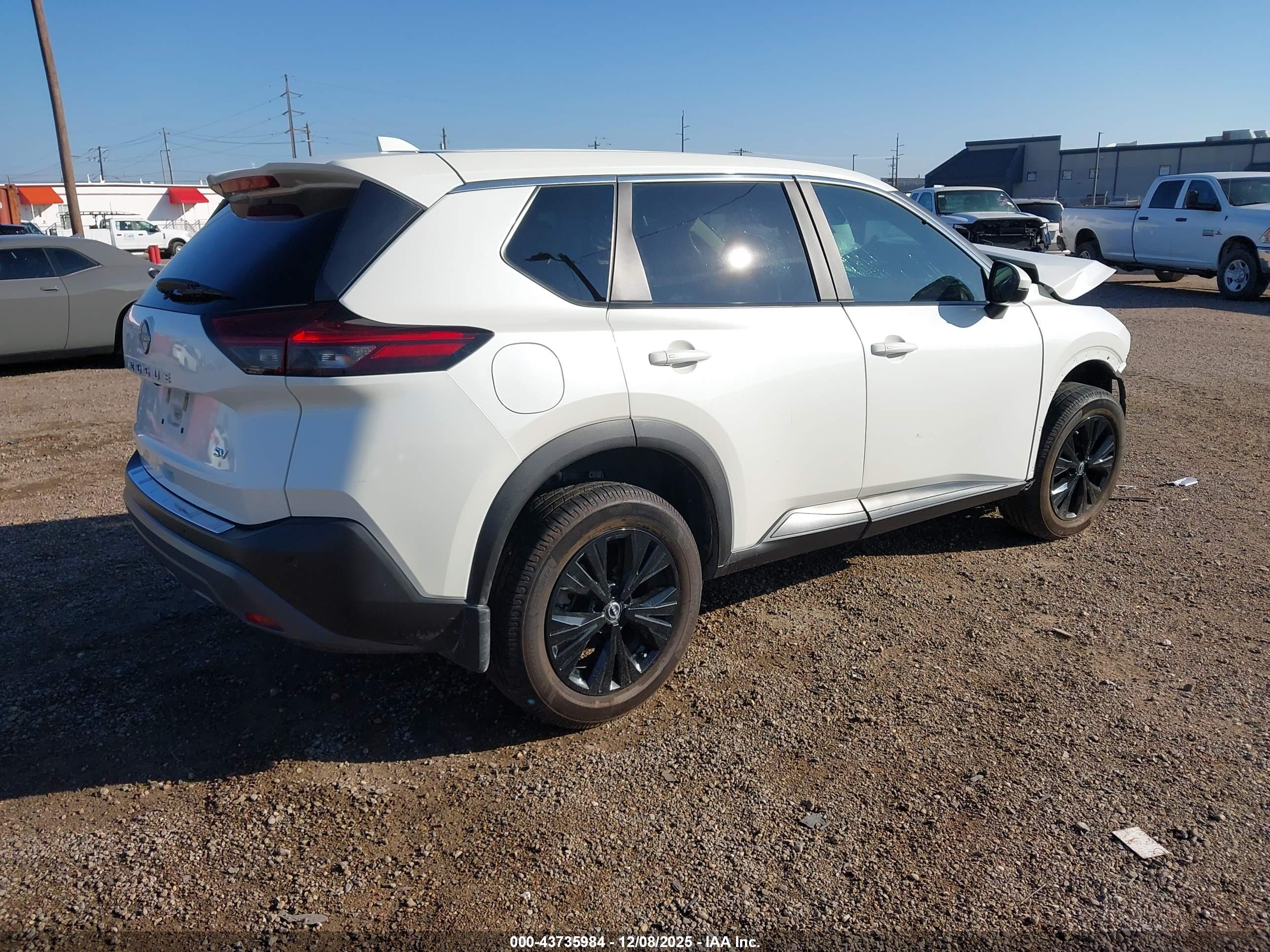 NISSAN ROGUE image 4