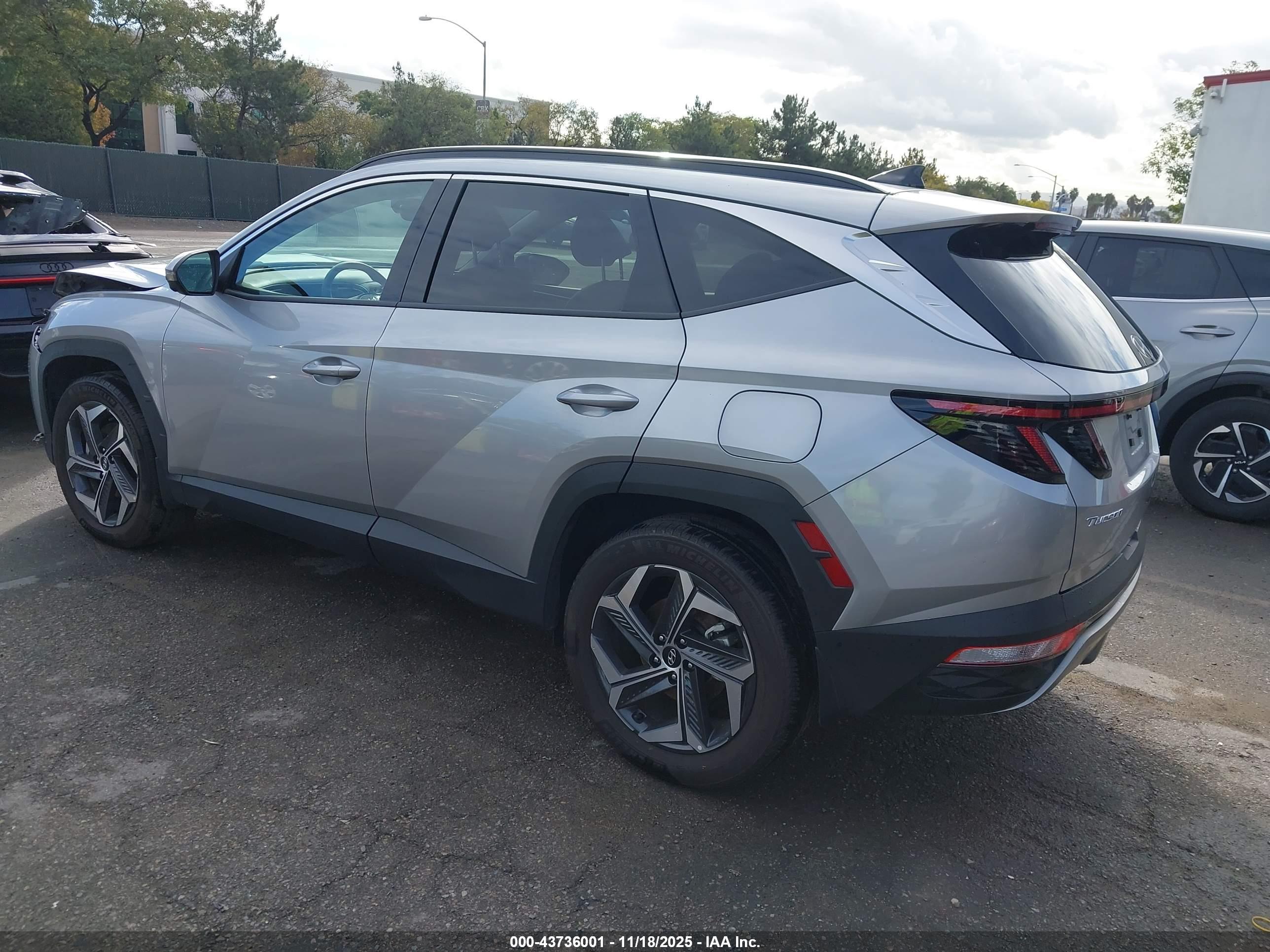 HYUNDAI TUCSON image 3