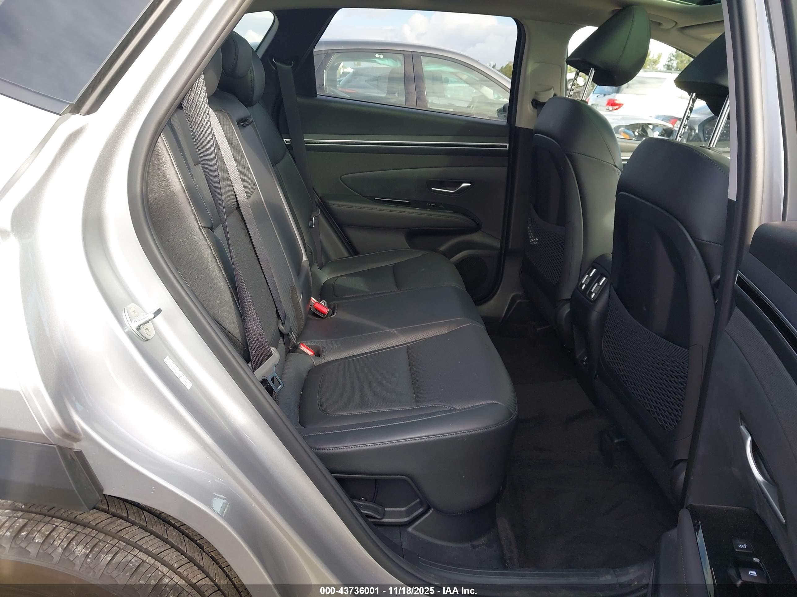 HYUNDAI TUCSON image 8