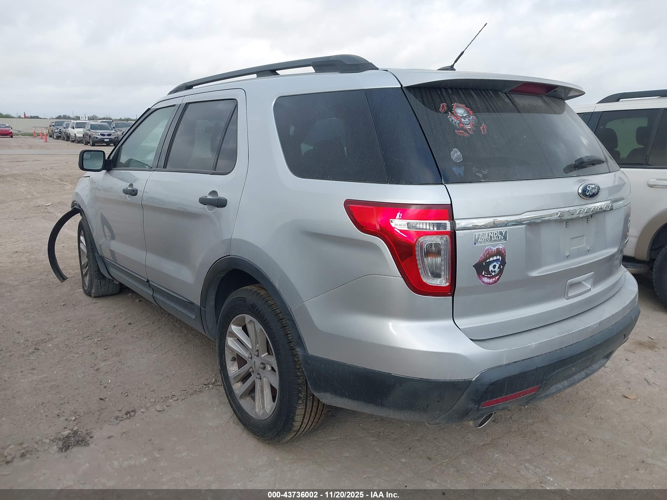 FORD EXPLORER image 3