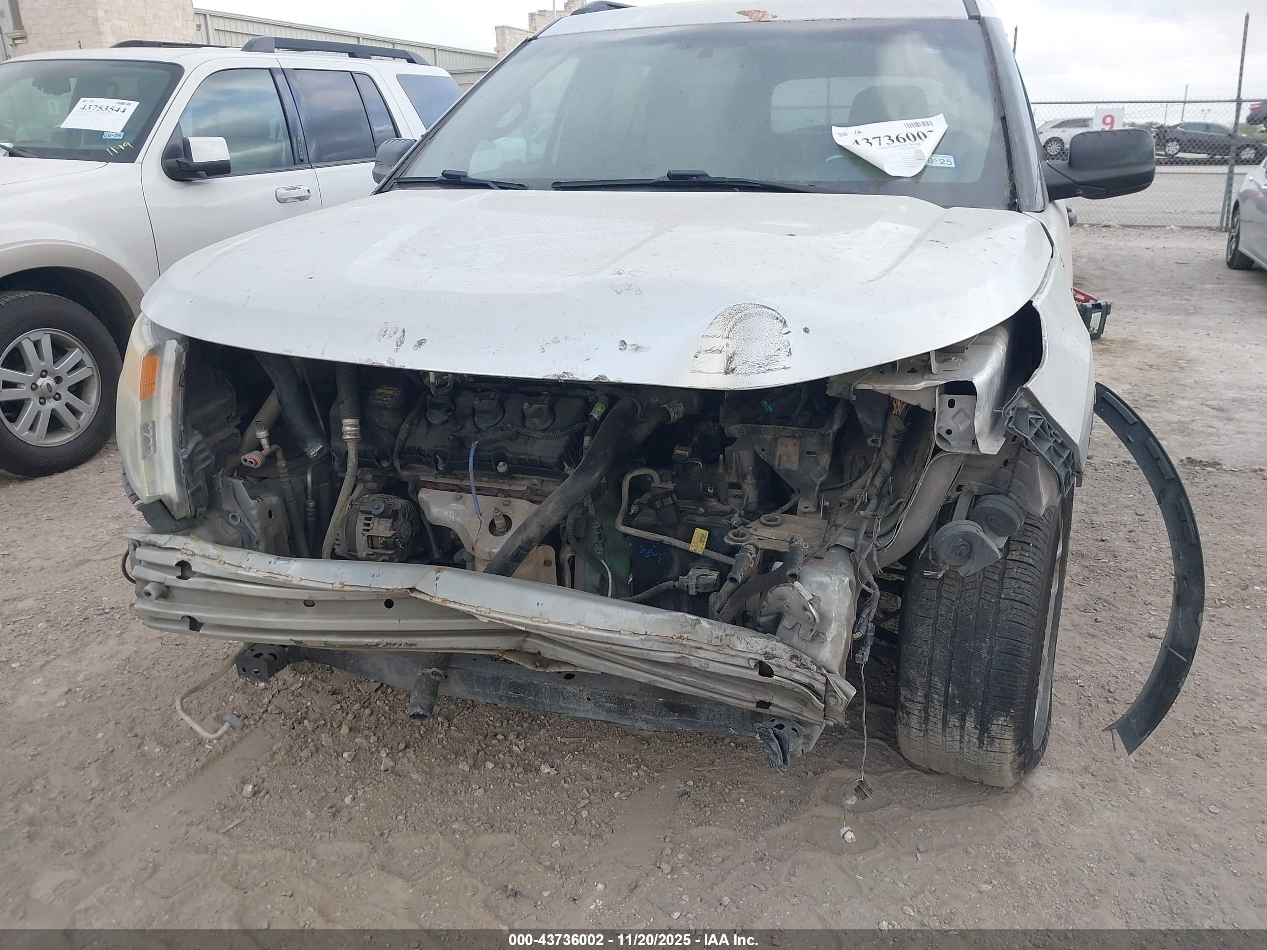 FORD EXPLORER image 6