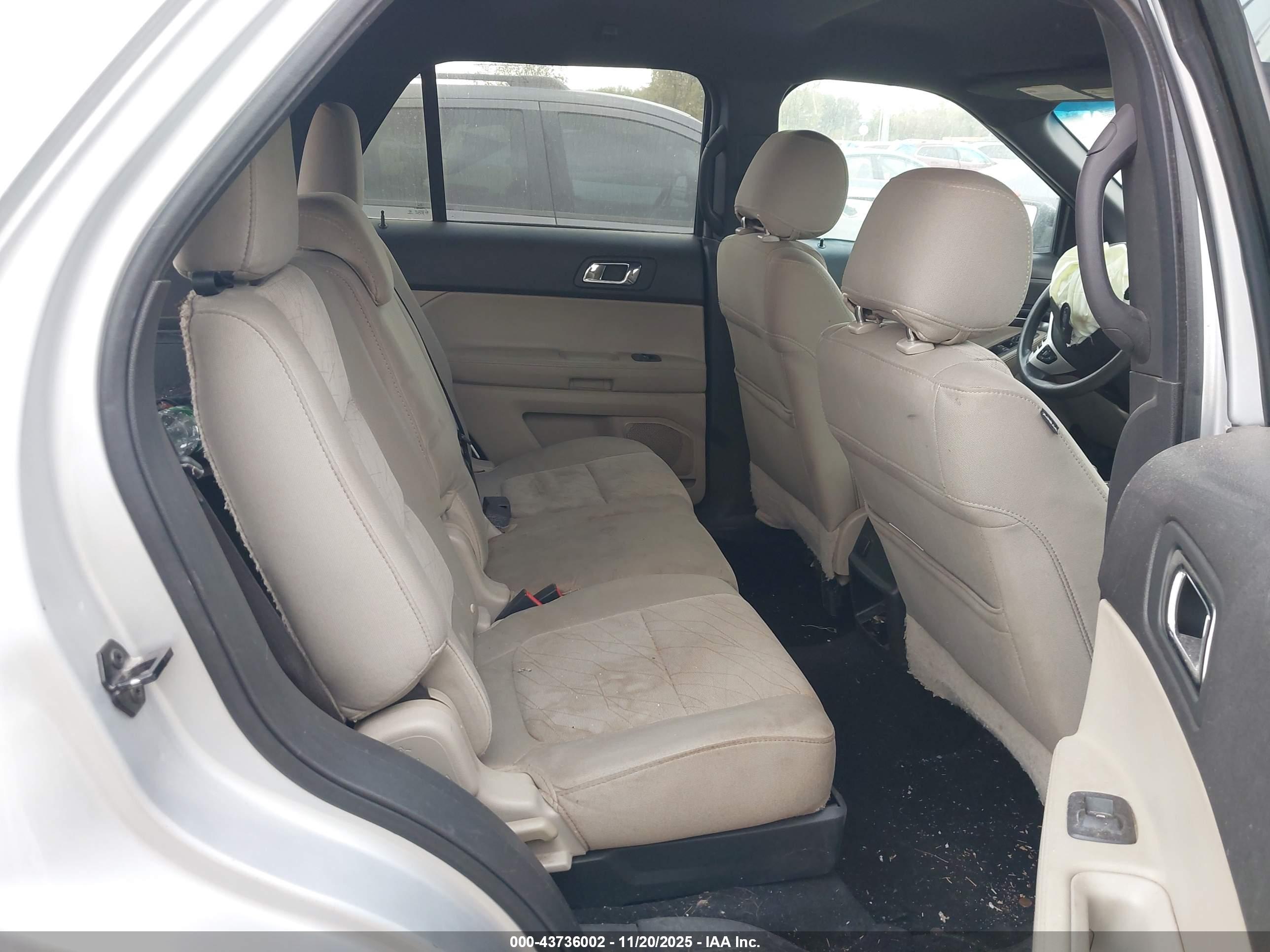 FORD EXPLORER image 8
