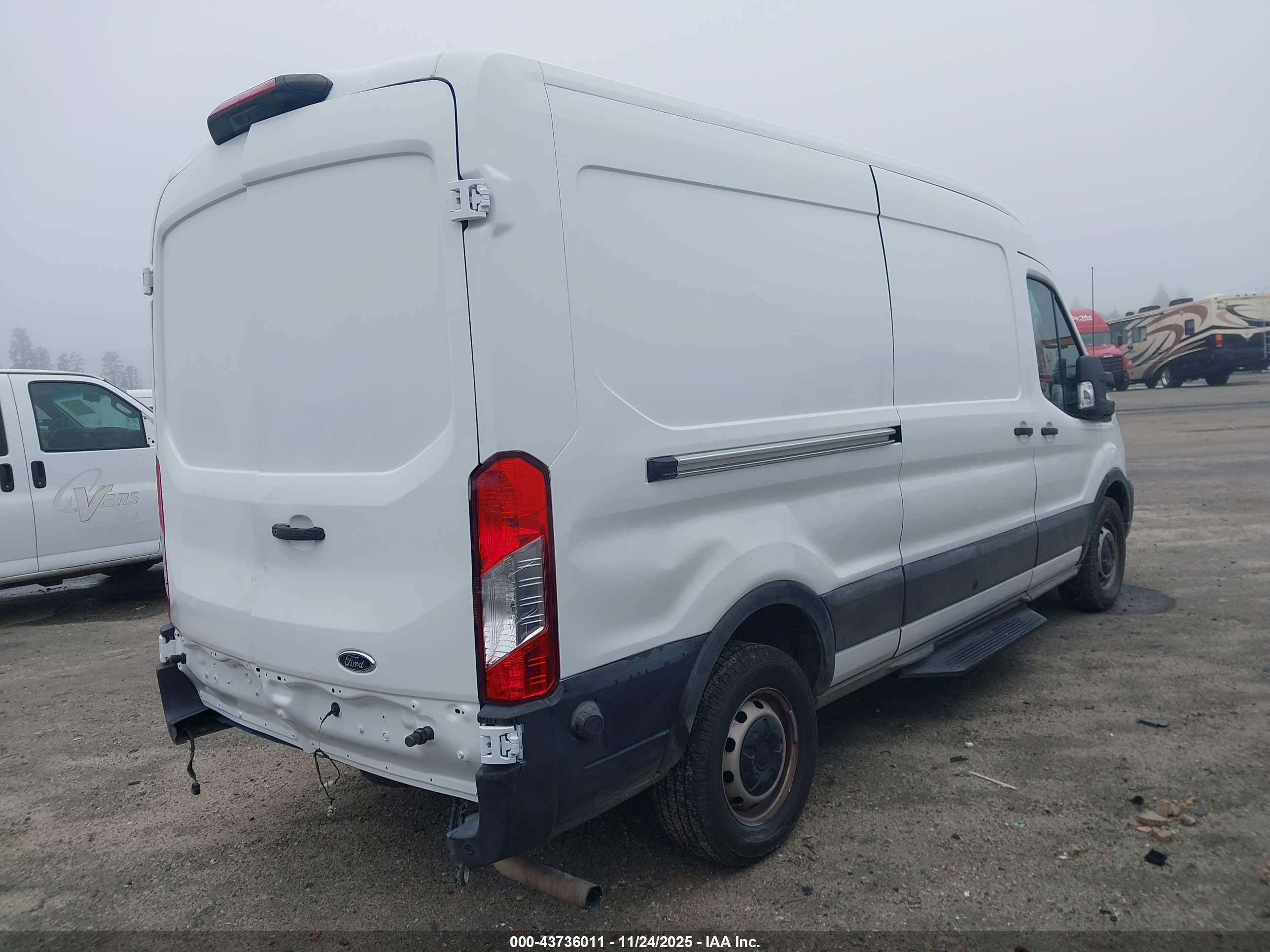 FORD TRANSIT-250 image 4