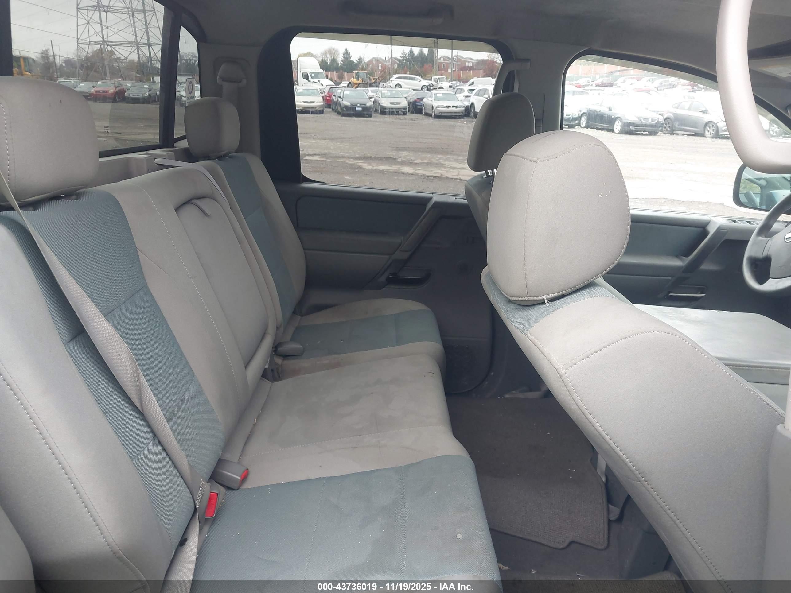 NISSAN TITAN image 8