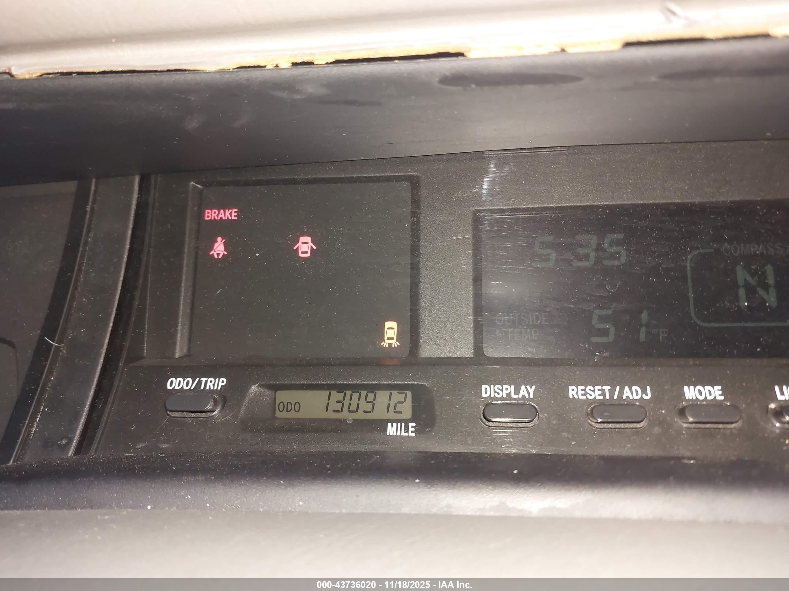 TOYOTA AVALON image 7
