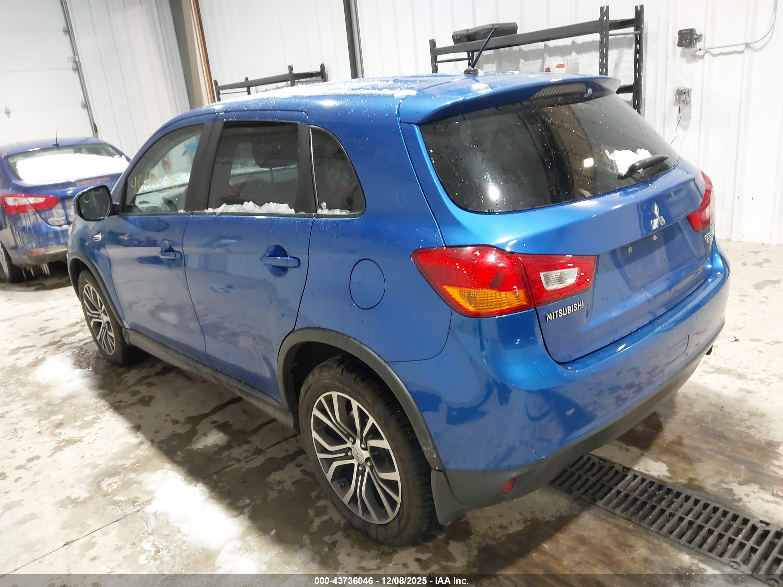 MITSUBISHI OUTLANDER image 3