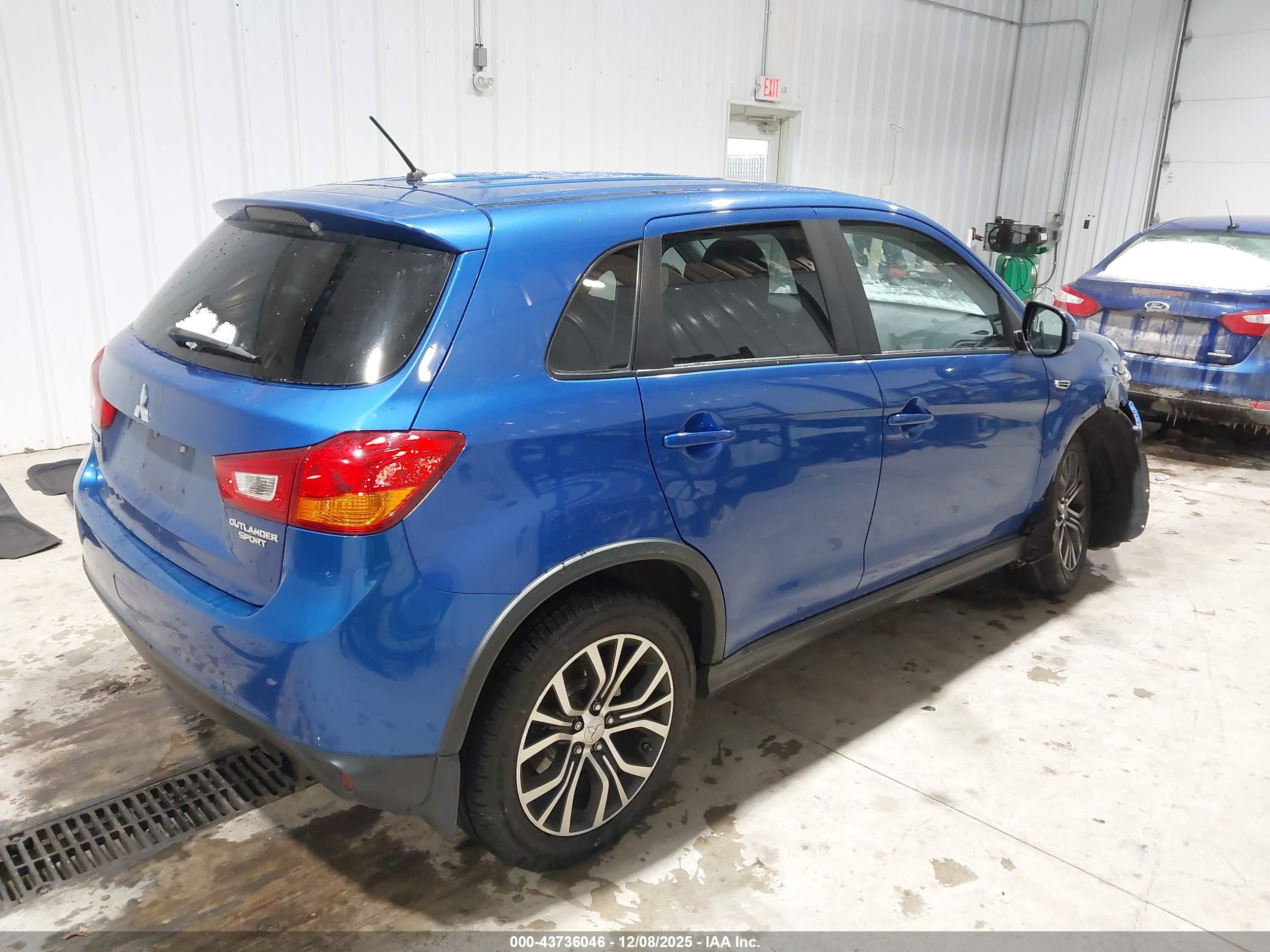 MITSUBISHI OUTLANDER image 4