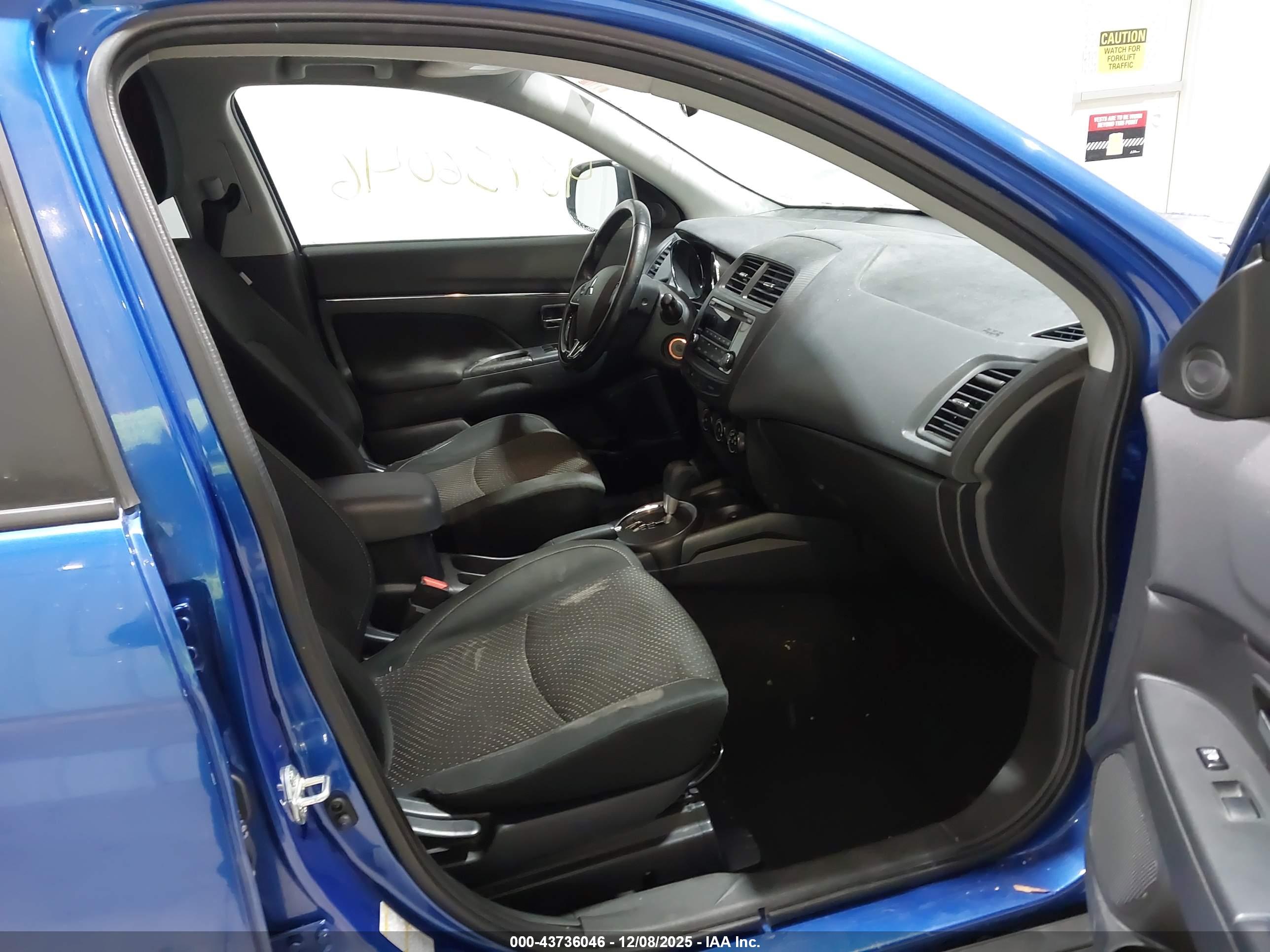 MITSUBISHI OUTLANDER image 5