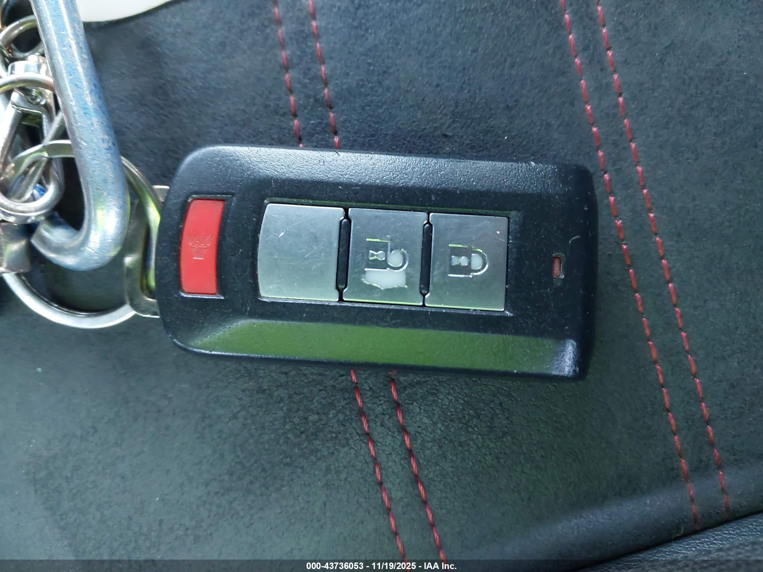 MITSUBISHI OUTLANDER image 11