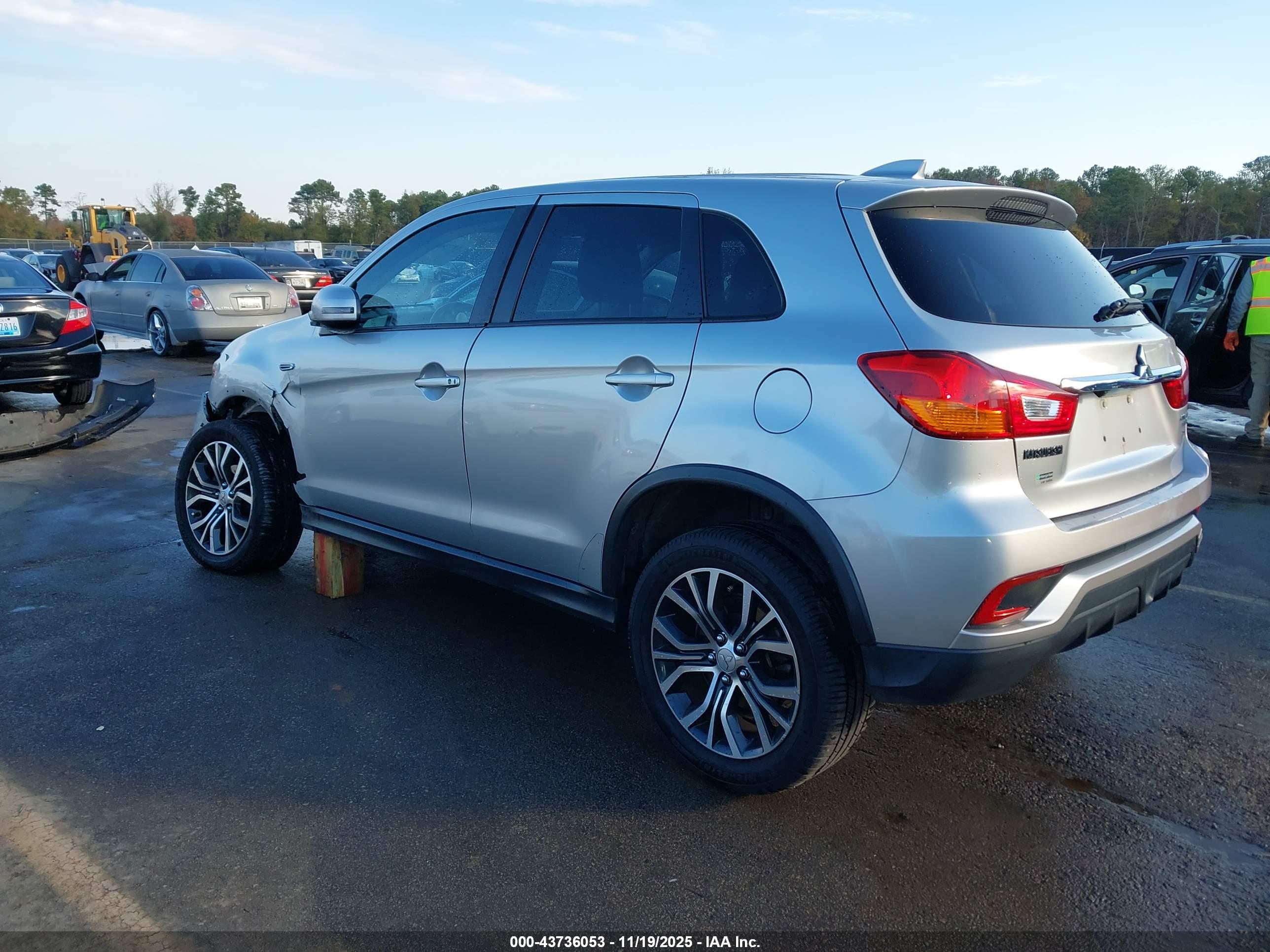 MITSUBISHI OUTLANDER image 3