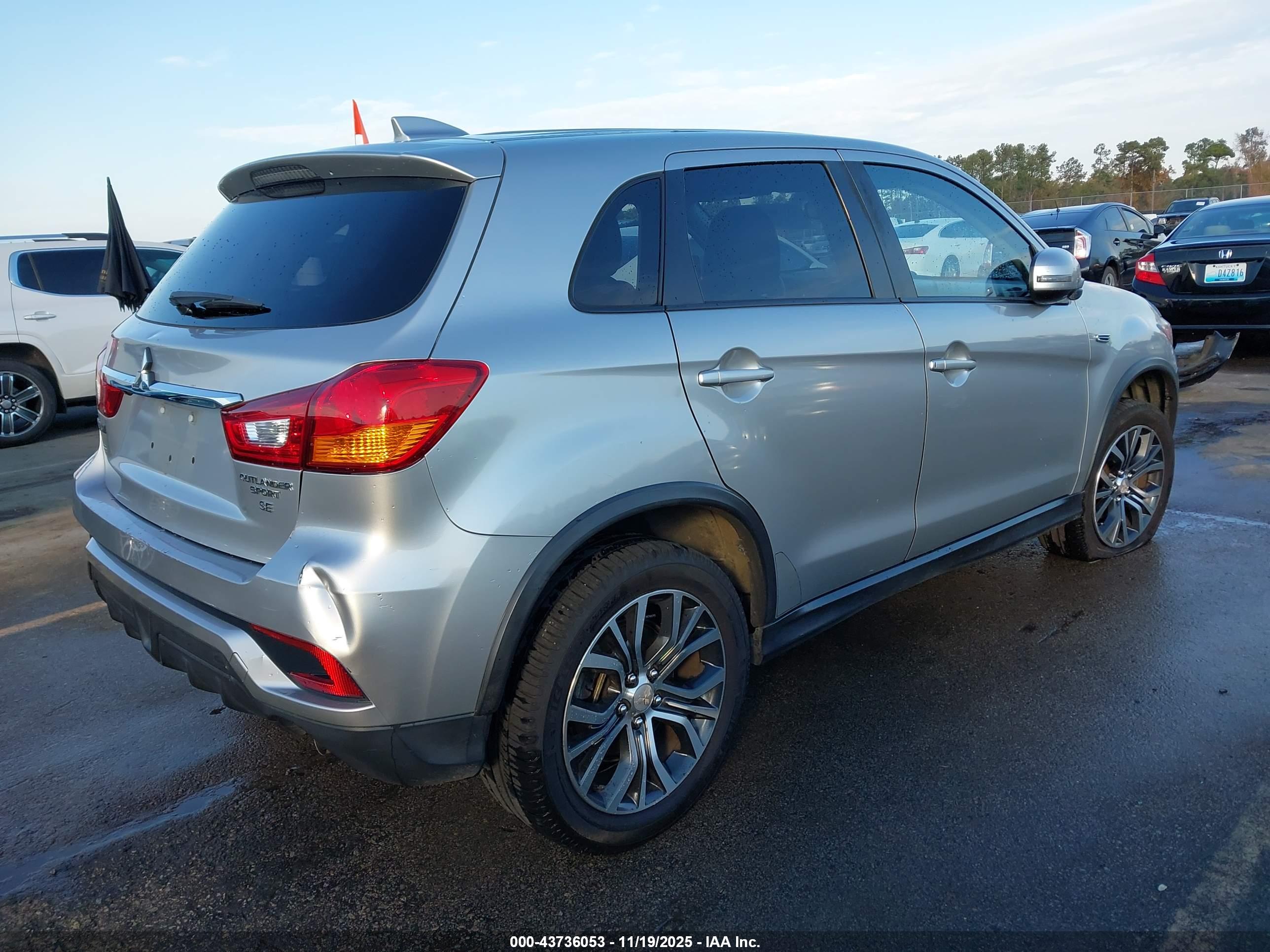 MITSUBISHI OUTLANDER image 4