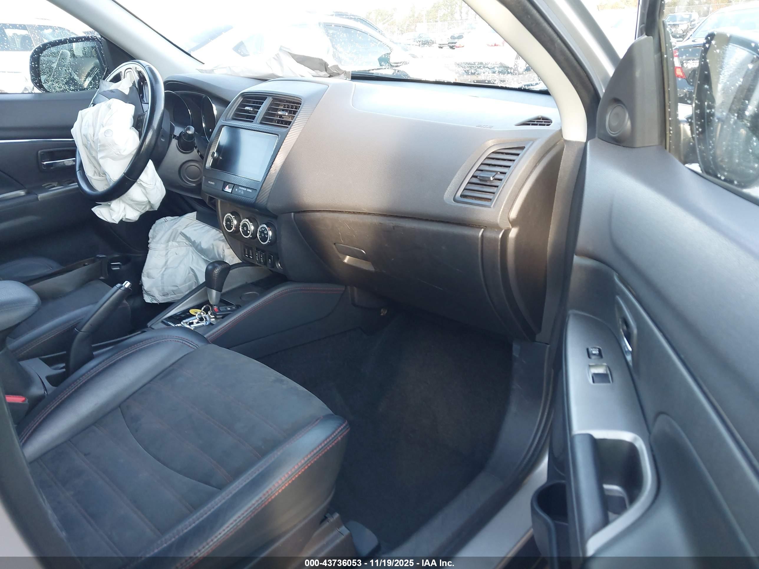 MITSUBISHI OUTLANDER image 5