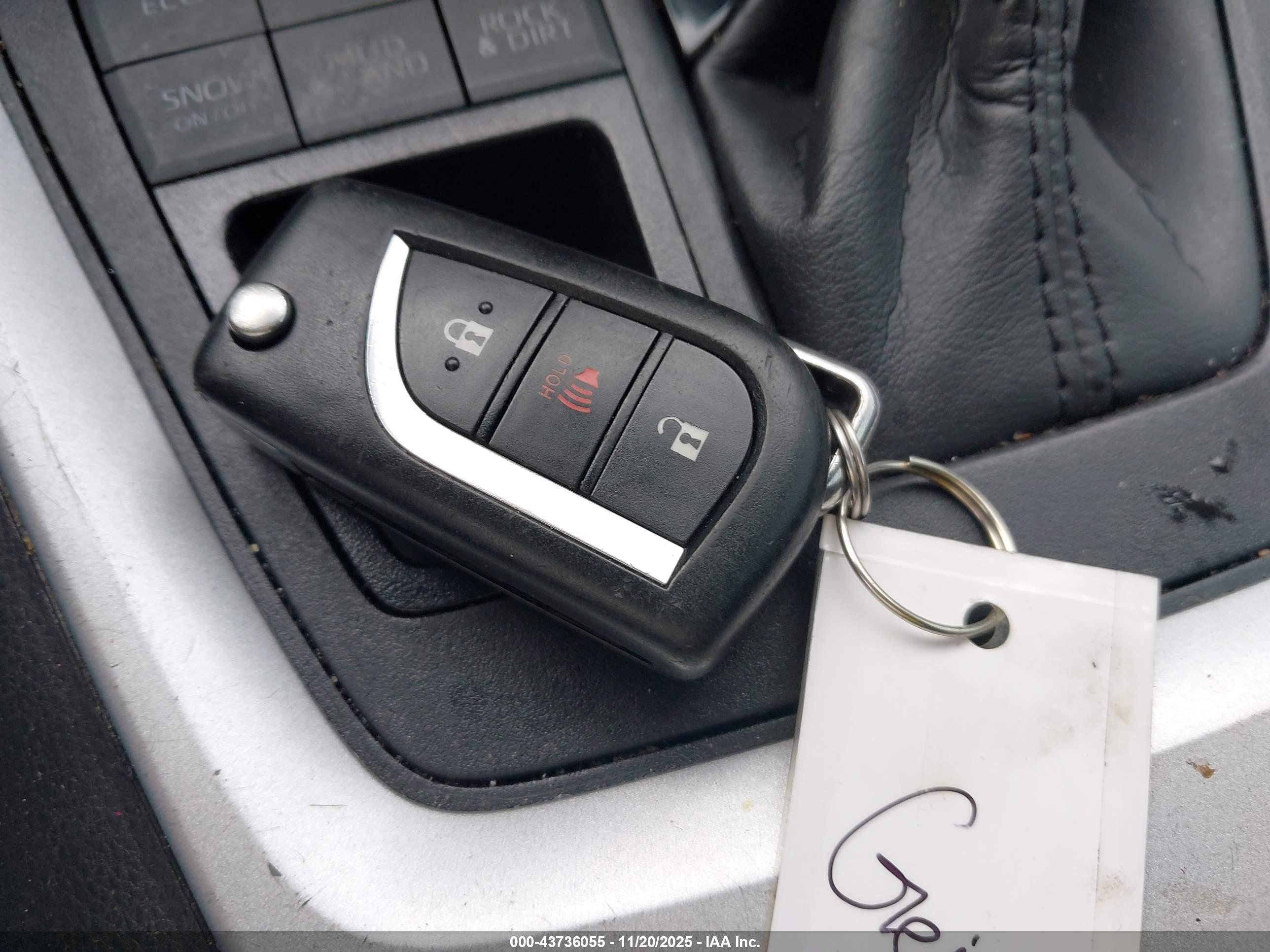 TOYOTA RAV4 image 11