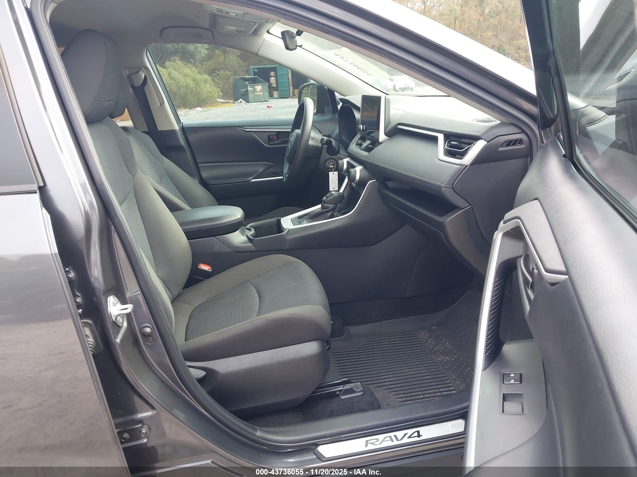 TOYOTA RAV4 image 5