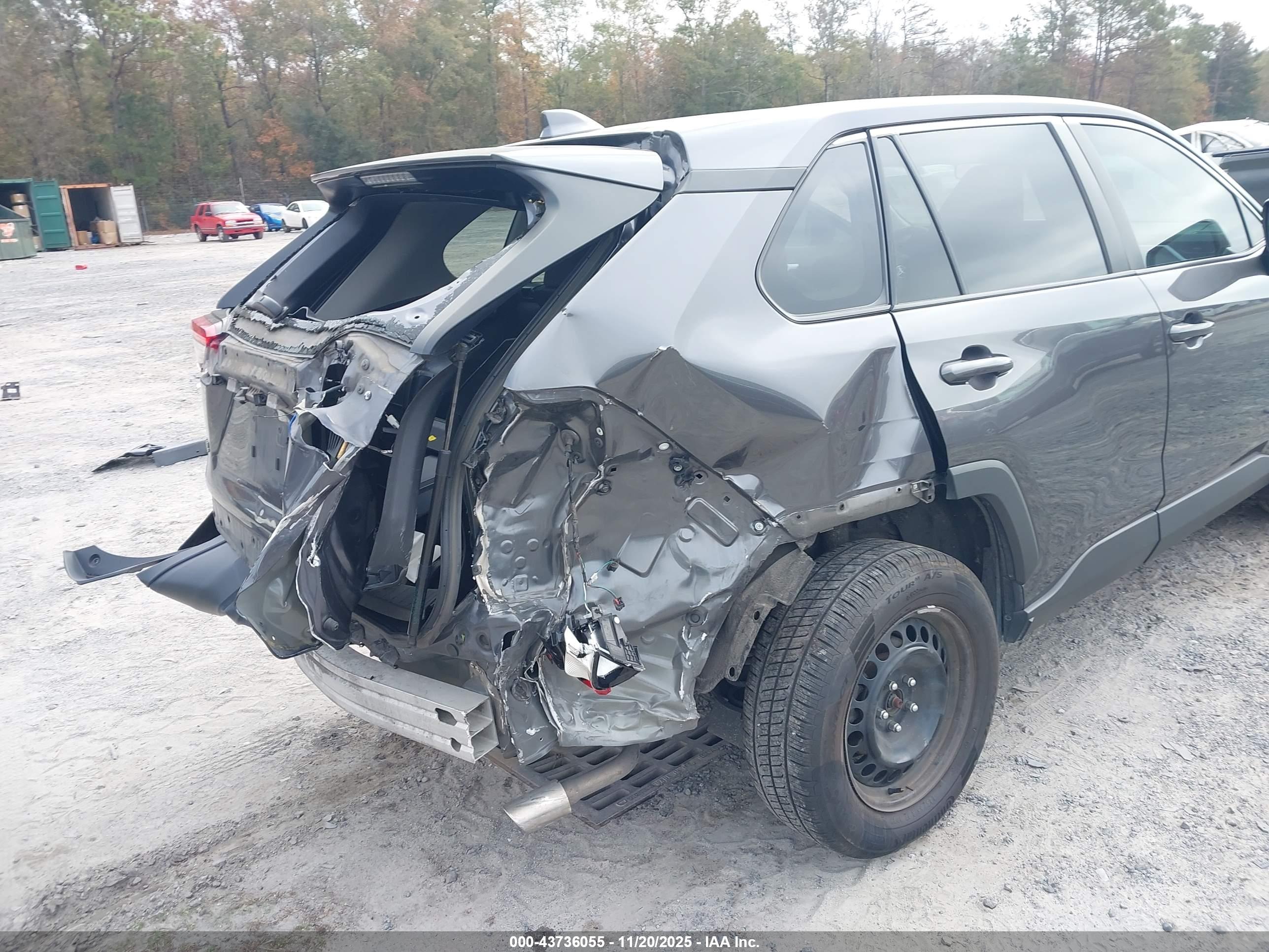 TOYOTA RAV4 image 6