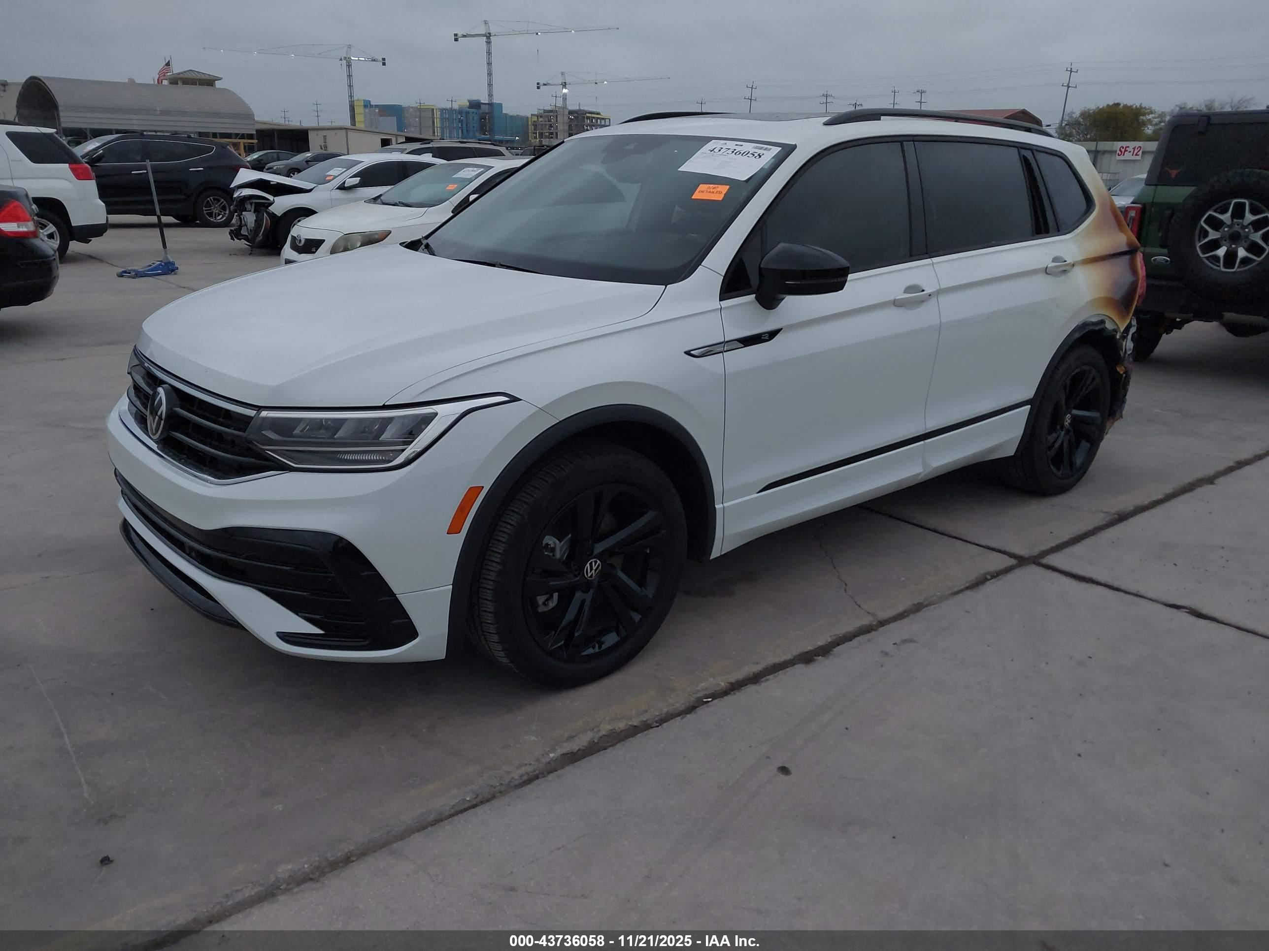 VOLKSWAGEN TIGUAN image 2