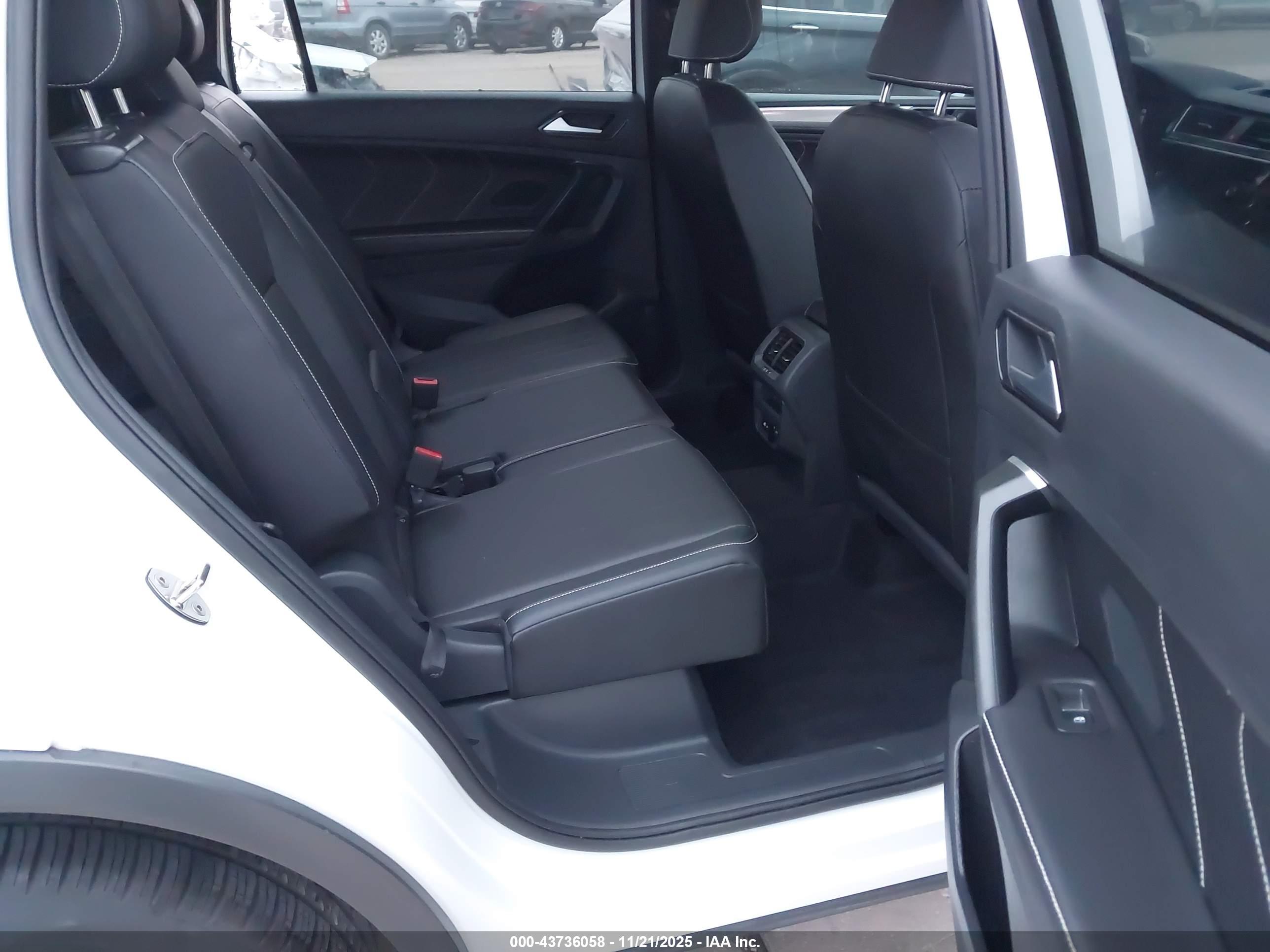 VOLKSWAGEN TIGUAN image 8