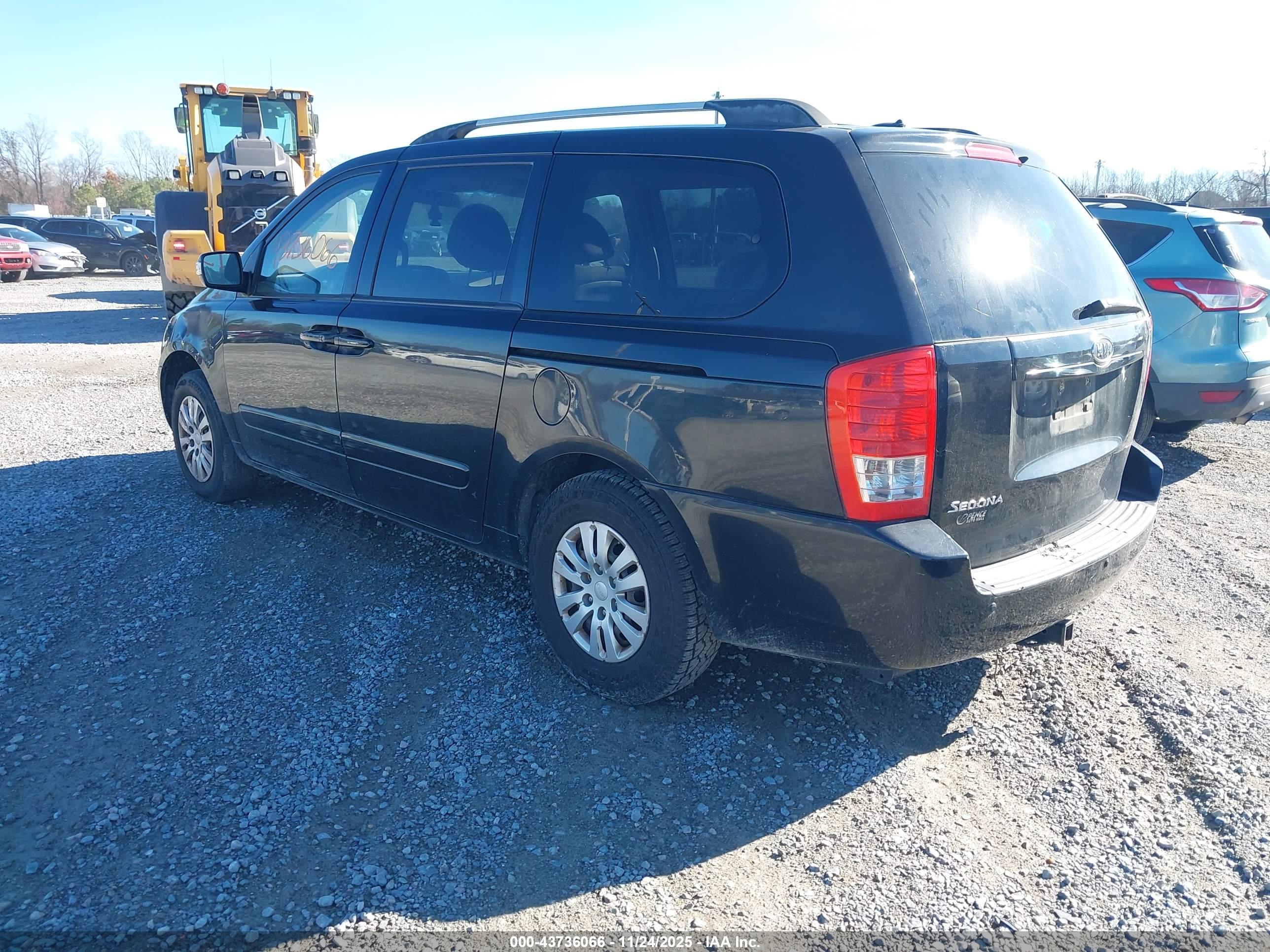 KIA SEDONA image 3