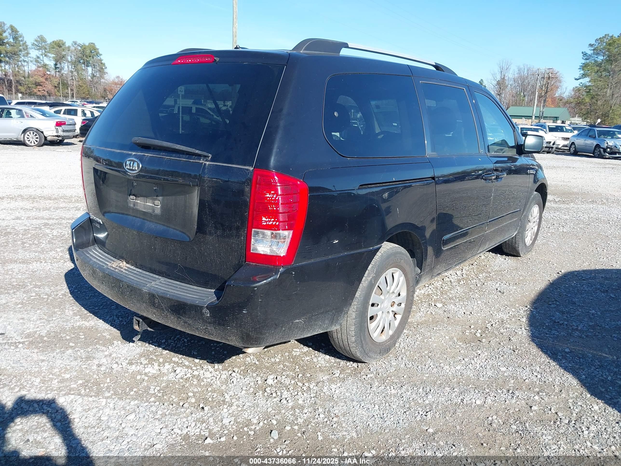 KIA SEDONA image 4