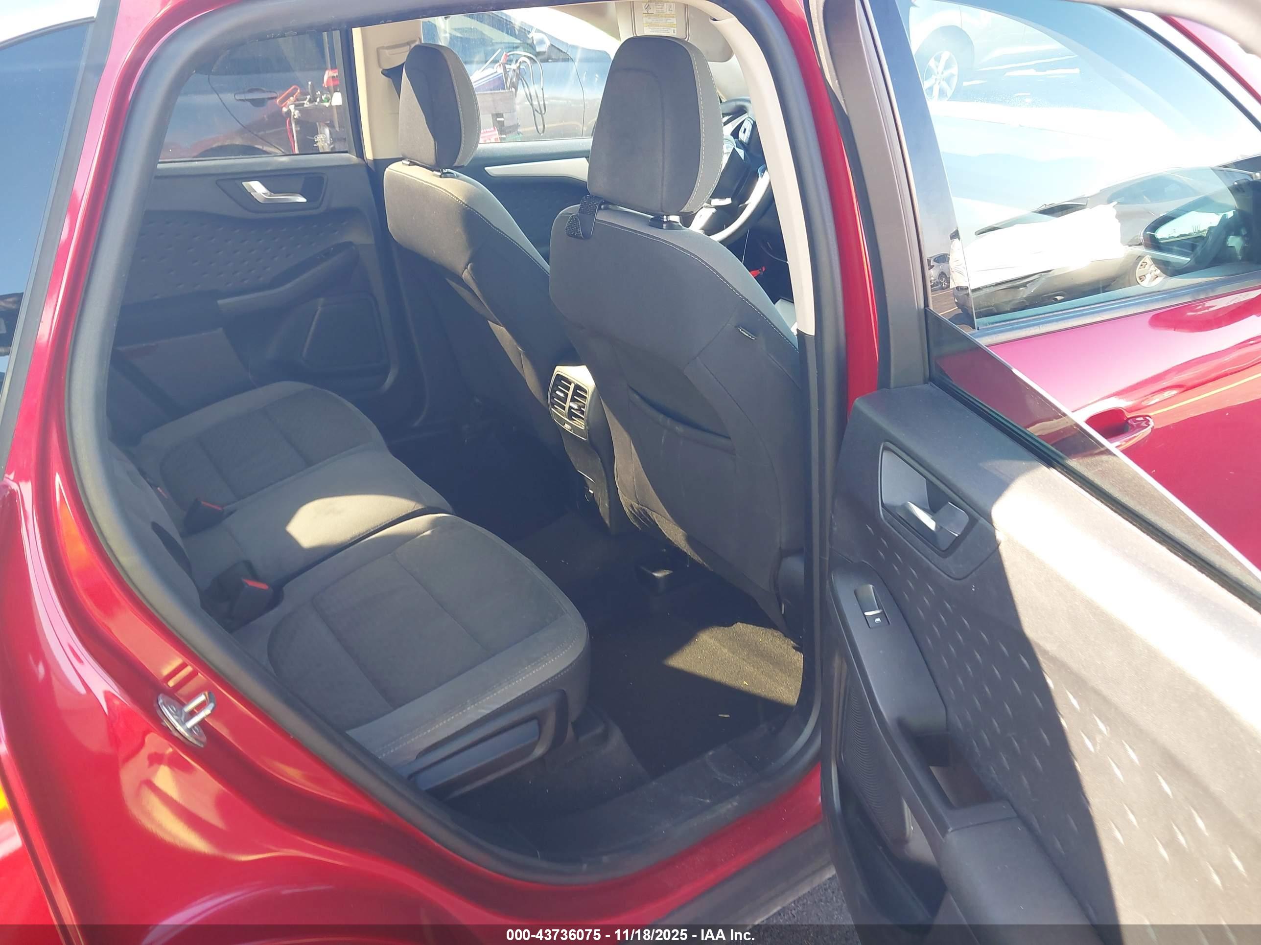 FORD ESCAPE image 8