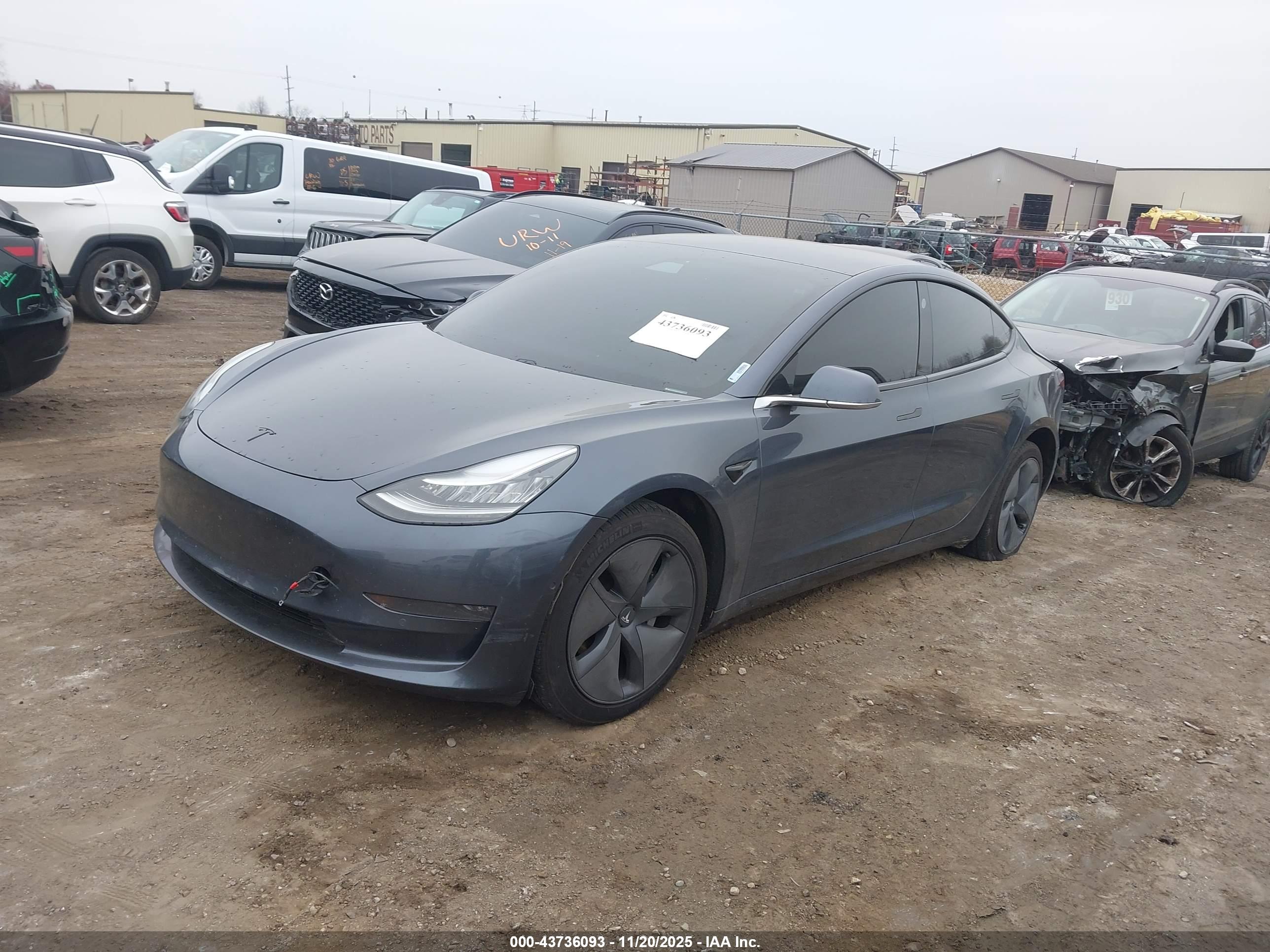 TESLA MODEL image 2