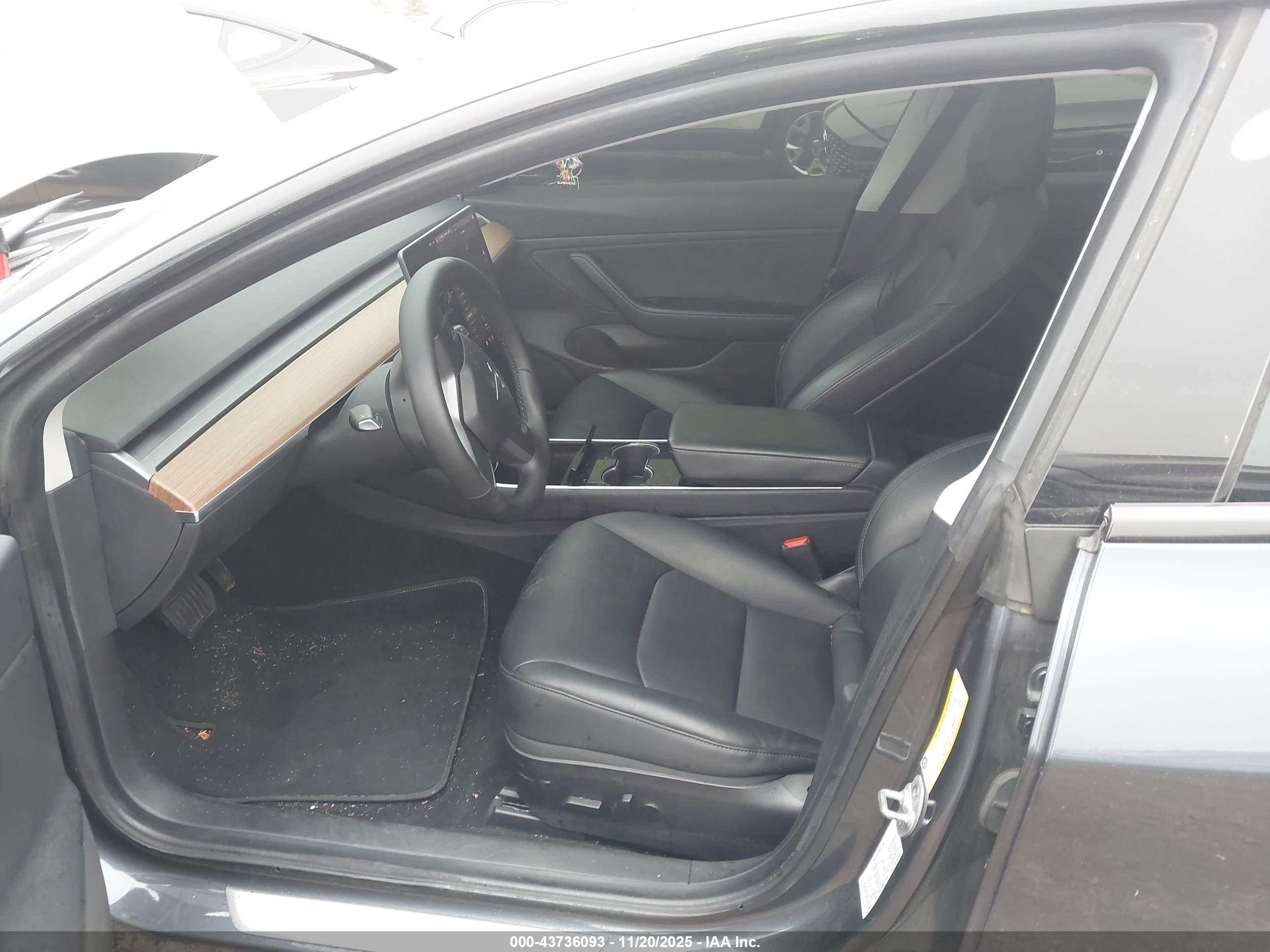 TESLA MODEL image 5