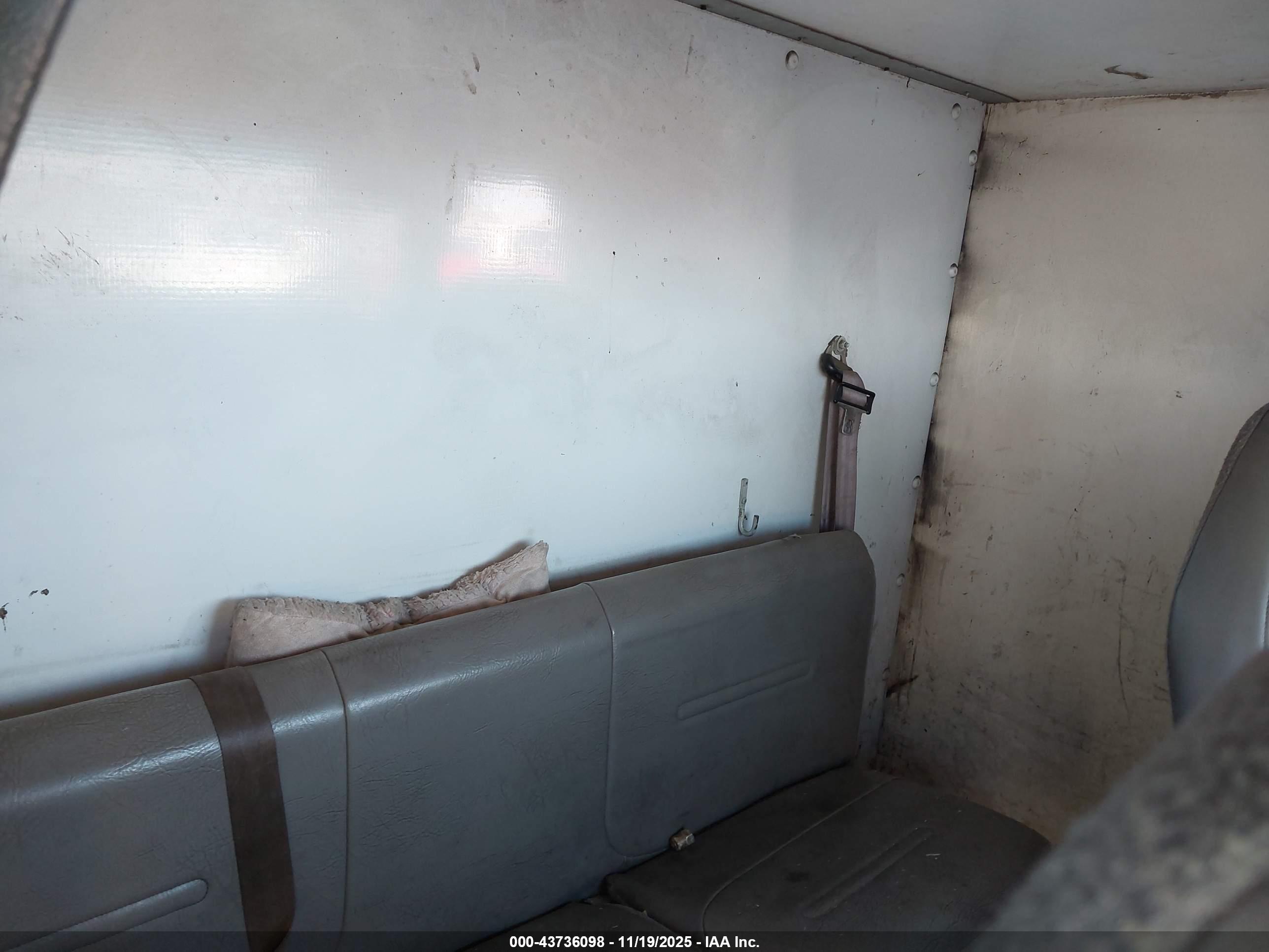 FORD E-350 image 8