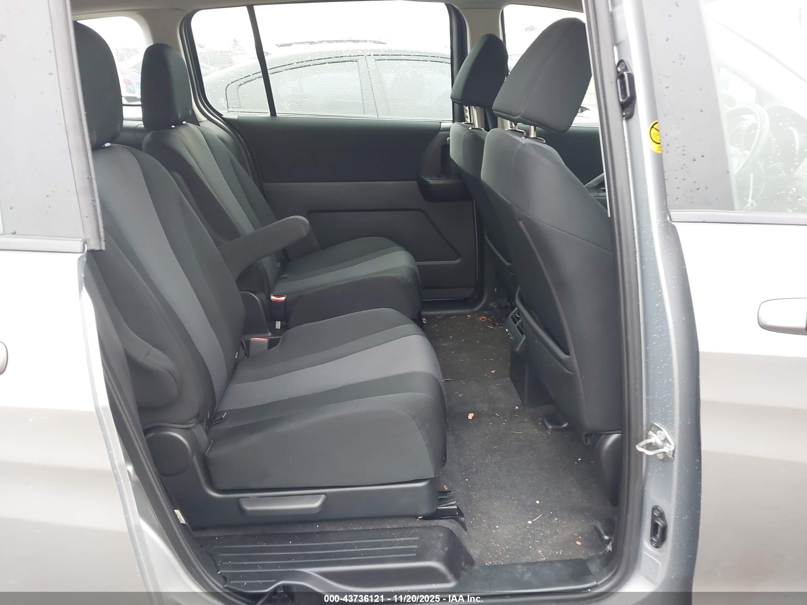 MAZDA MAZDA5 image 8