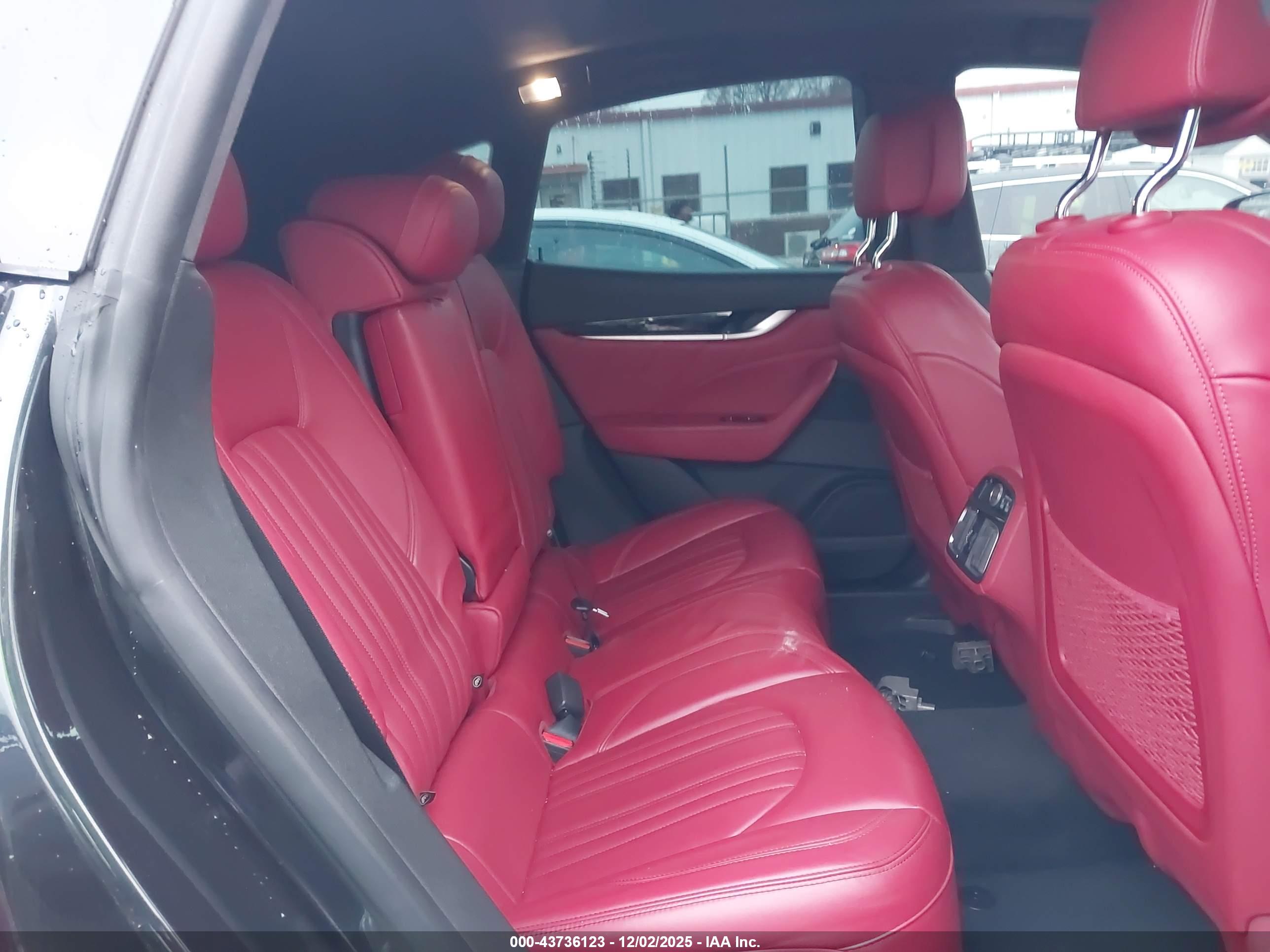 MASERATI LEVANTE image 8