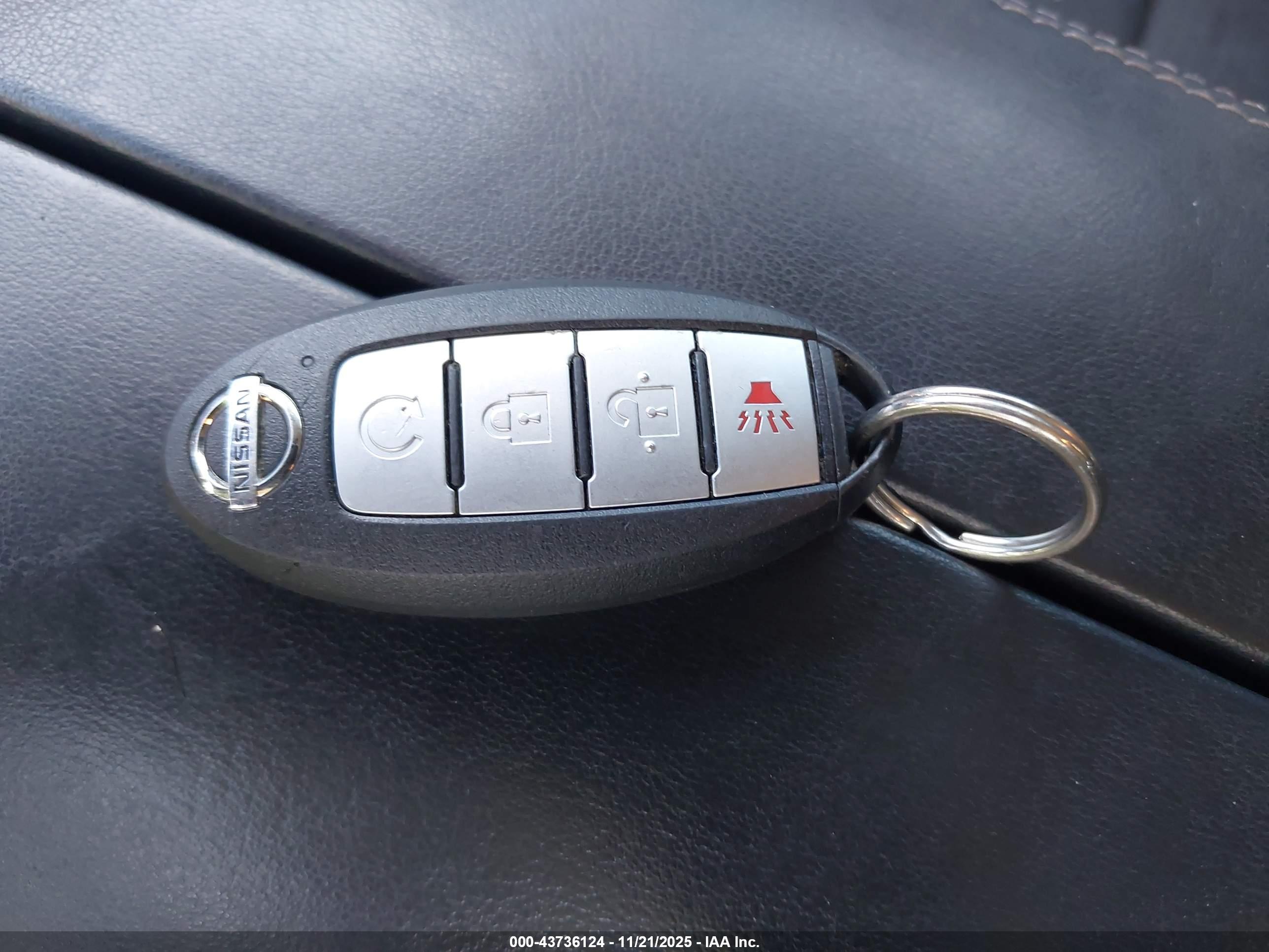 NISSAN ROGUE image 11
