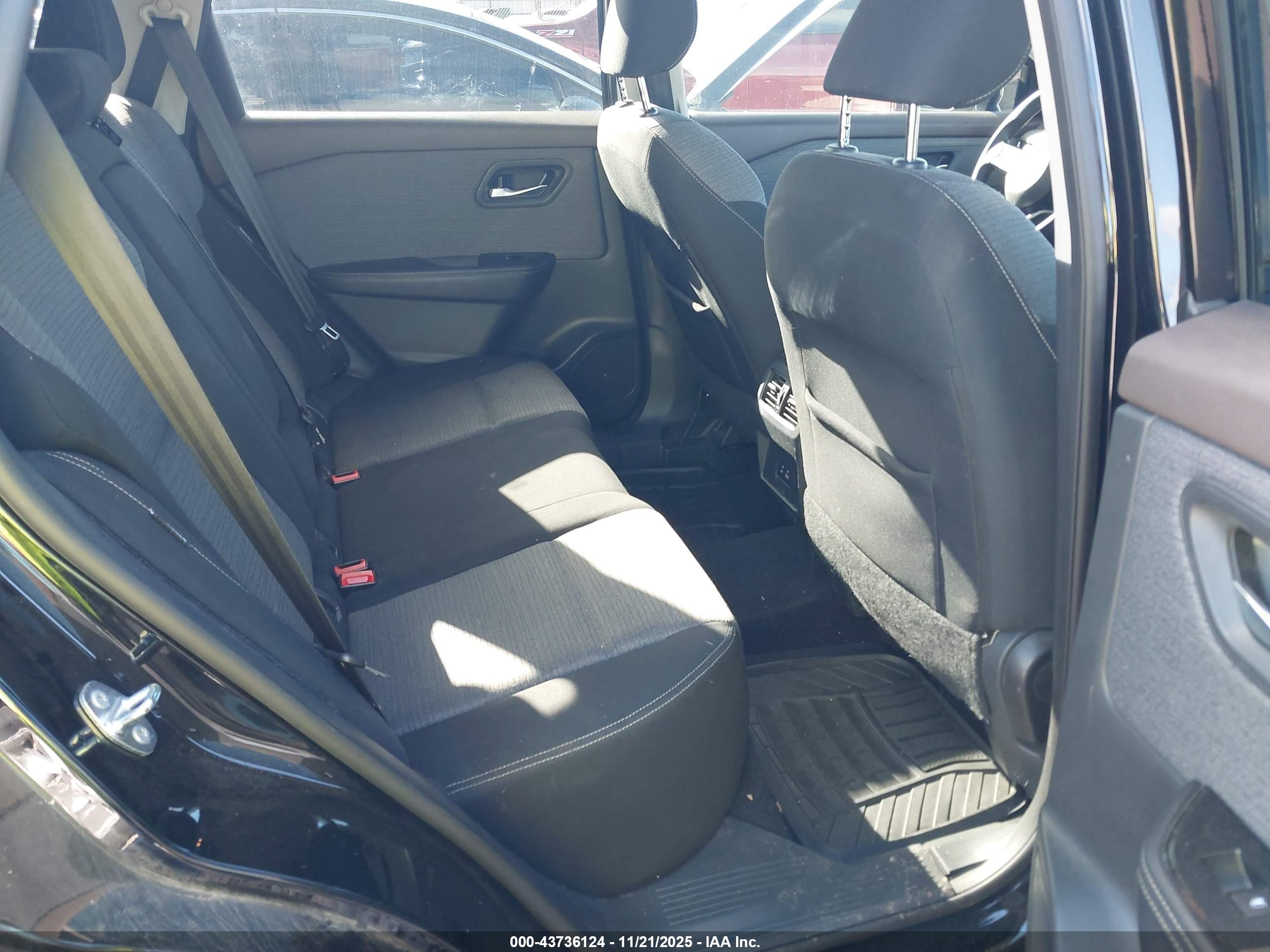 NISSAN ROGUE image 8
