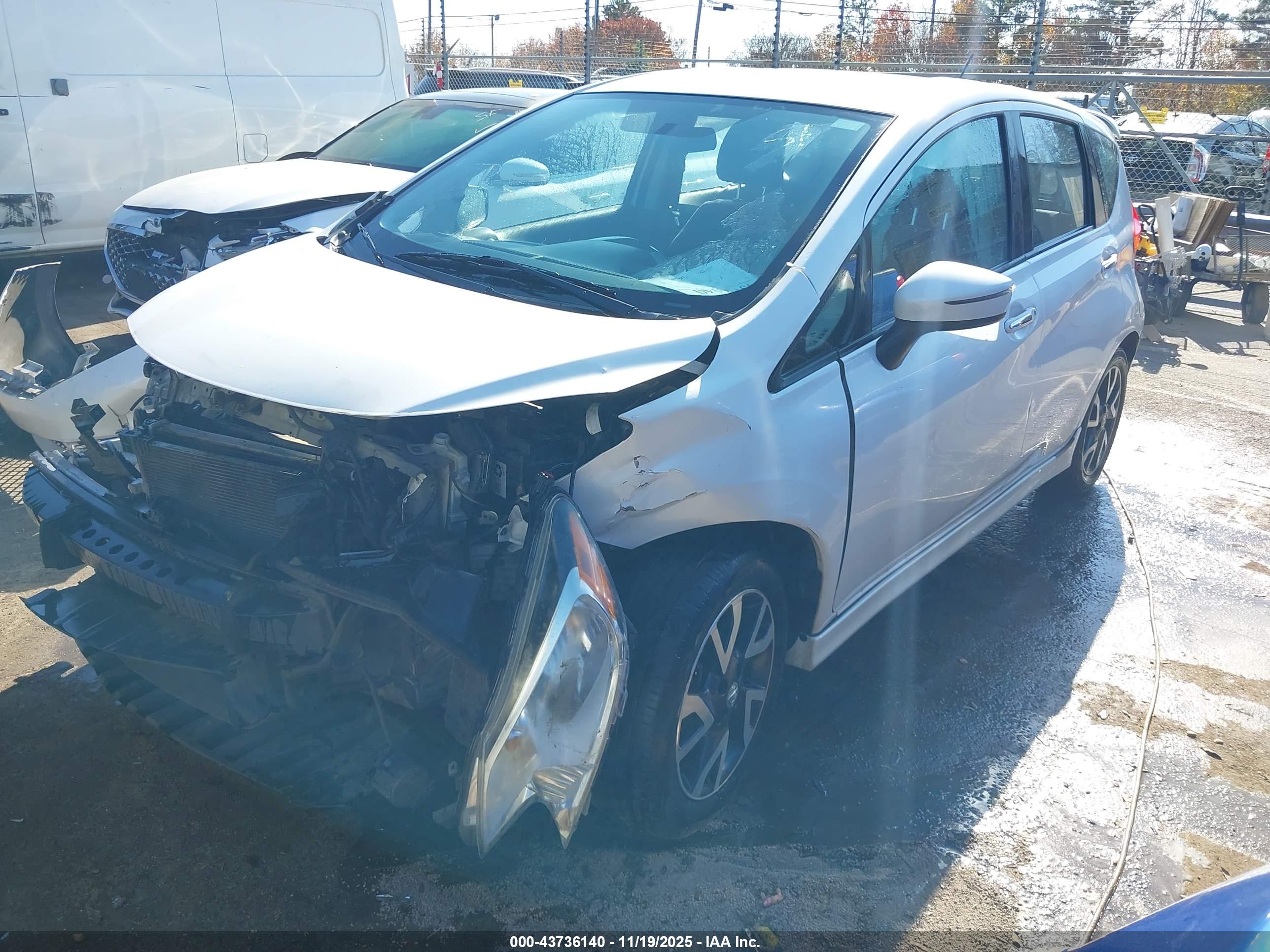 NISSAN VERSA image 2