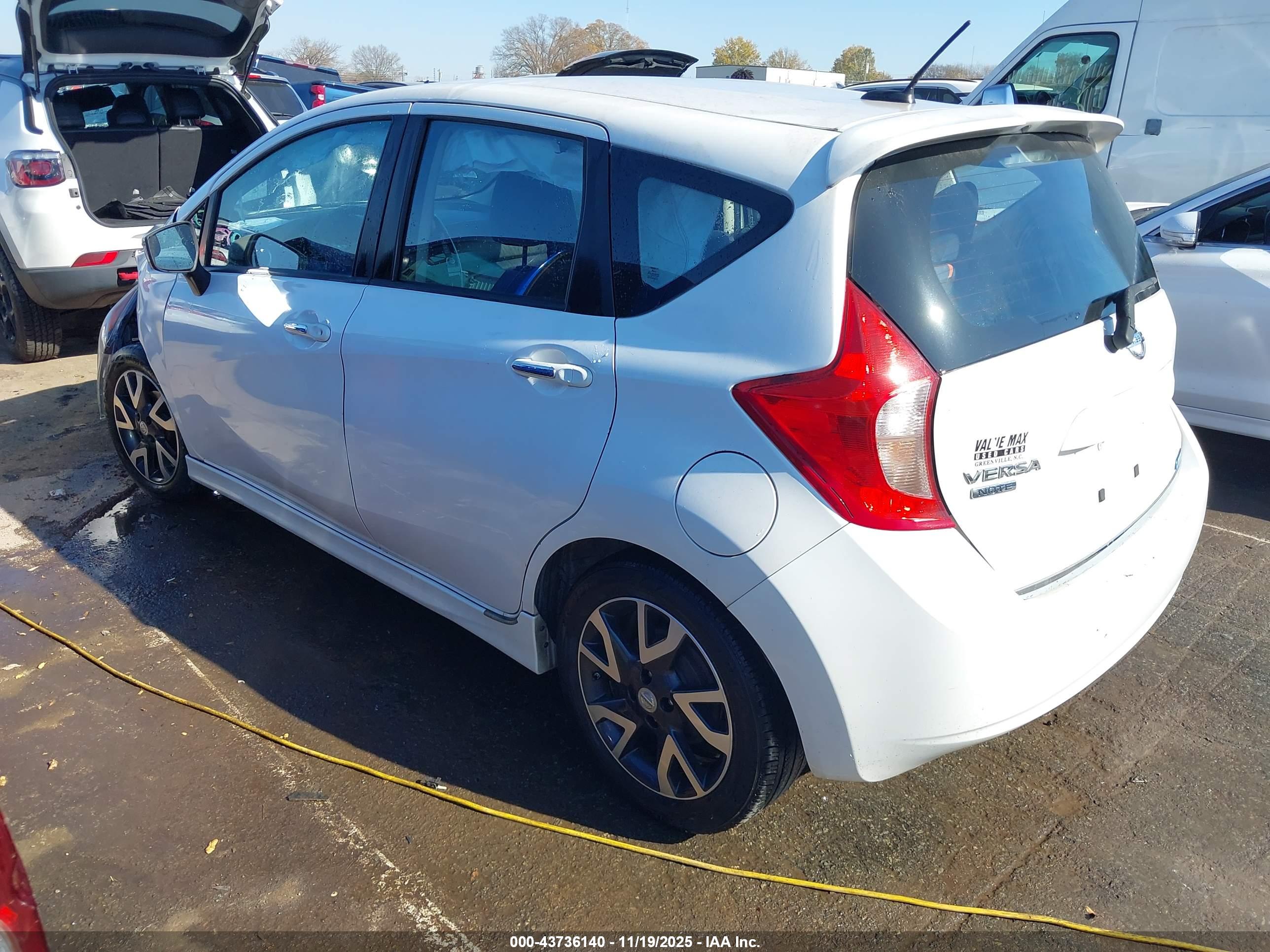 NISSAN VERSA image 3
